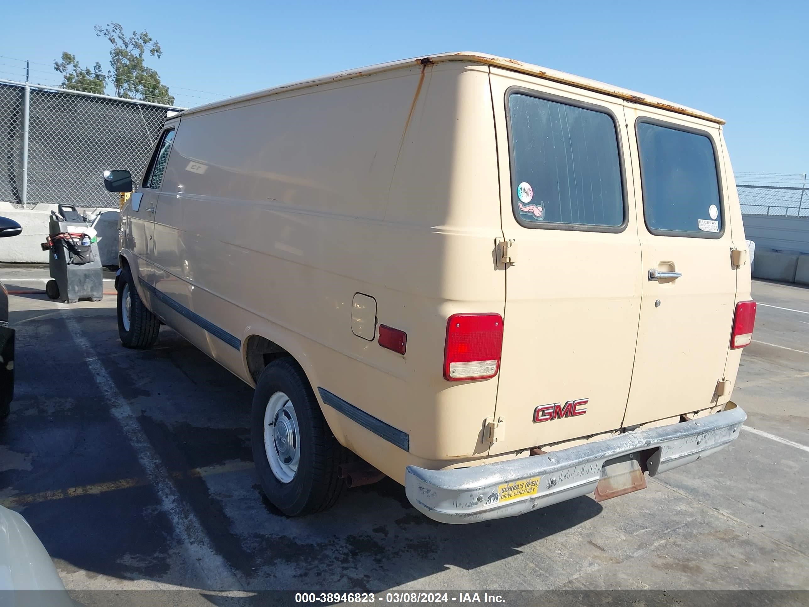 Photo 2 VIN: 2GTEG25H8N4519478 - GMC VANDURA 