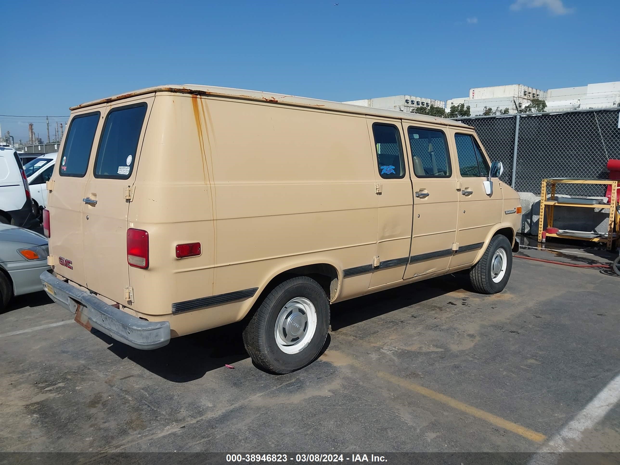 Photo 3 VIN: 2GTEG25H8N4519478 - GMC VANDURA 