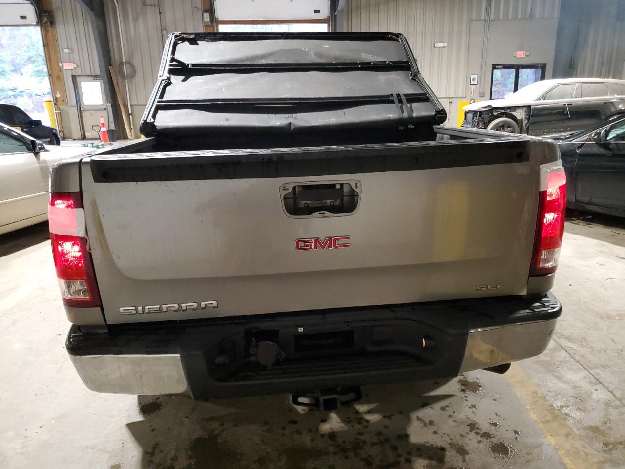 Photo 5 VIN: 2GTEK13C071714804 - GMC SIERRA 