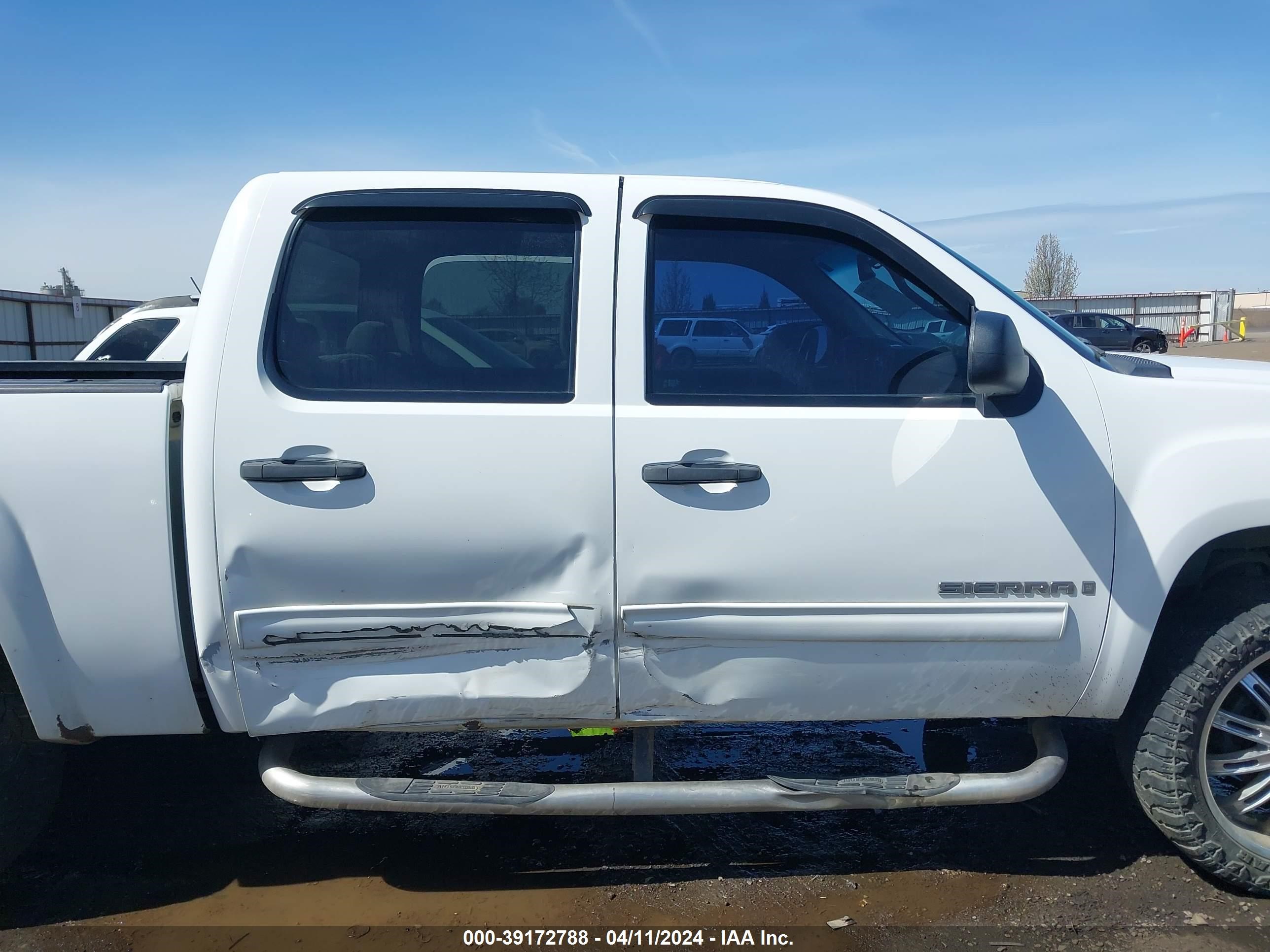 Photo 12 VIN: 2GTEK13C671571888 - GMC SIERRA 