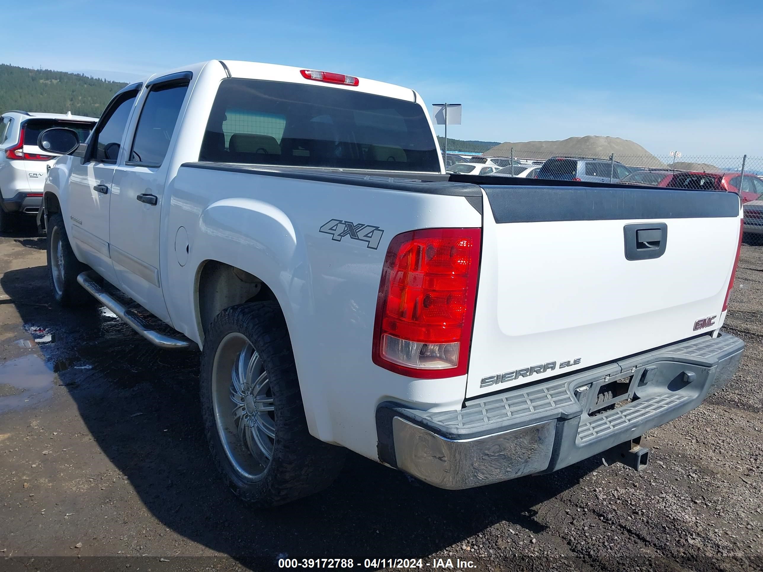 Photo 2 VIN: 2GTEK13C671571888 - GMC SIERRA 