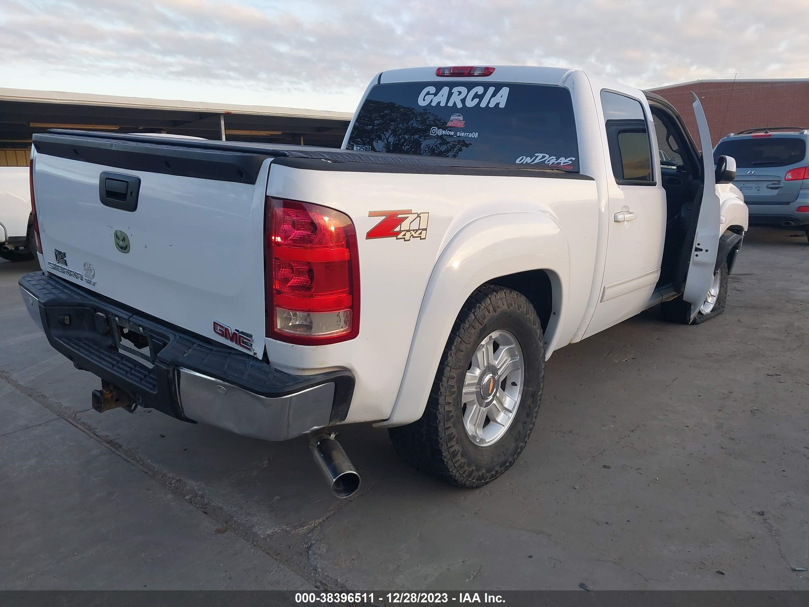 Photo 3 VIN: 2GTEK13M281138241 - GMC SIERRA 