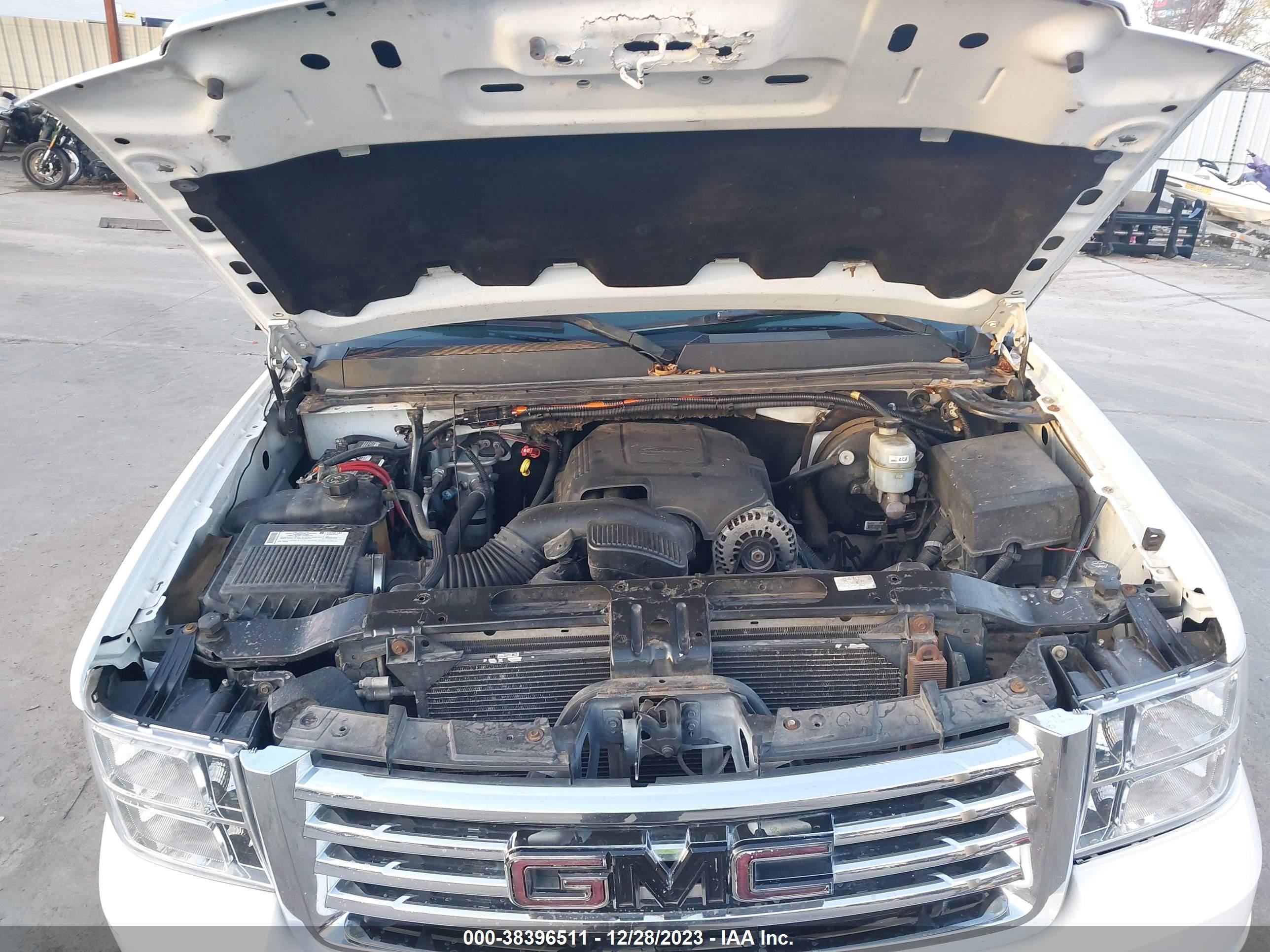 Photo 8 VIN: 2GTEK13M281138241 - GMC SIERRA 