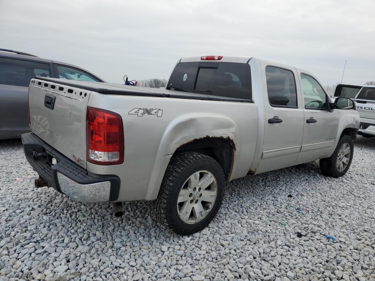 Photo 2 VIN: 2GTEK13MX81107206 - GMC SIERRA 