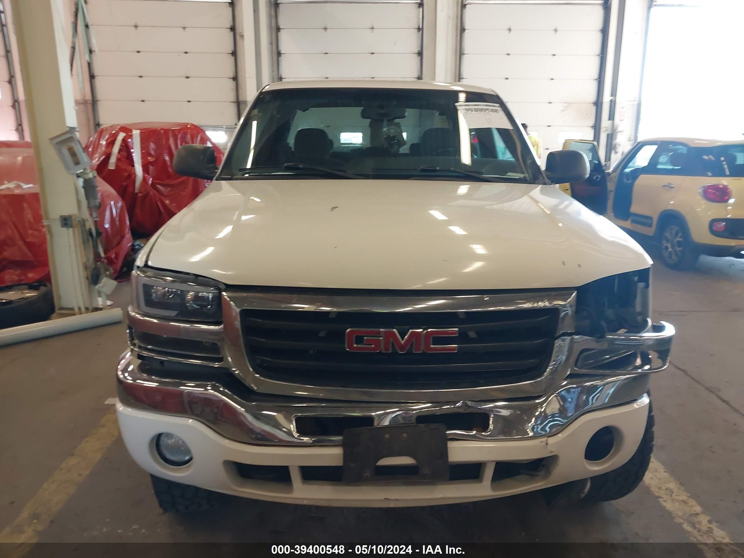 Photo 11 VIN: 2GTEK13T061102925 - GMC SIERRA 