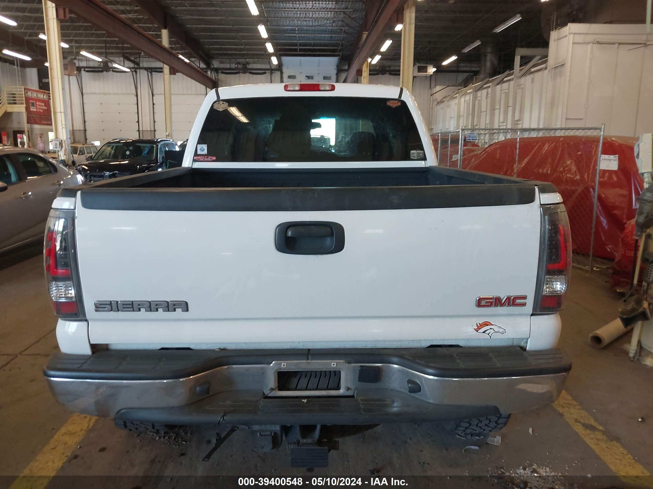 Photo 15 VIN: 2GTEK13T061102925 - GMC SIERRA 