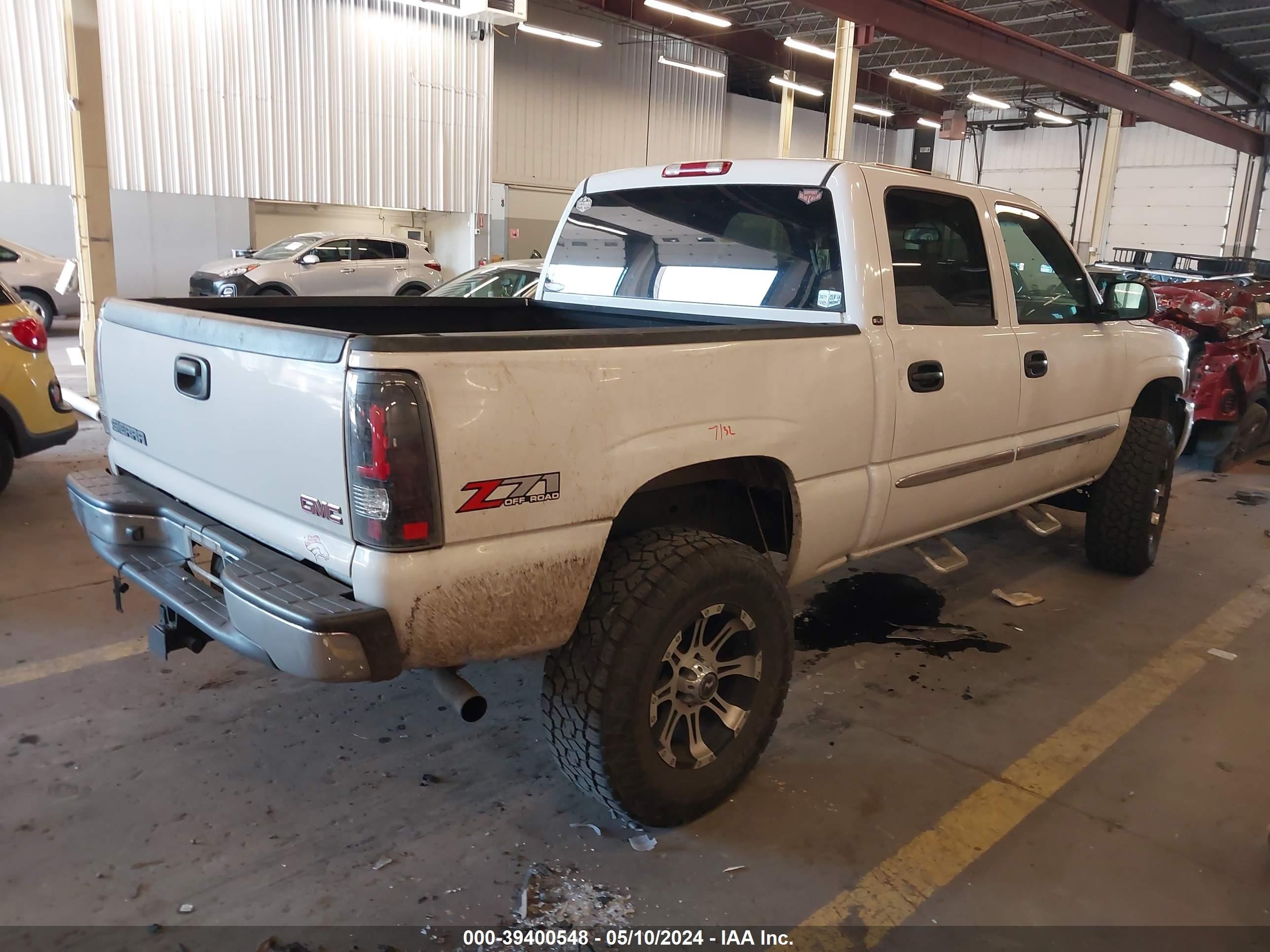 Photo 3 VIN: 2GTEK13T061102925 - GMC SIERRA 