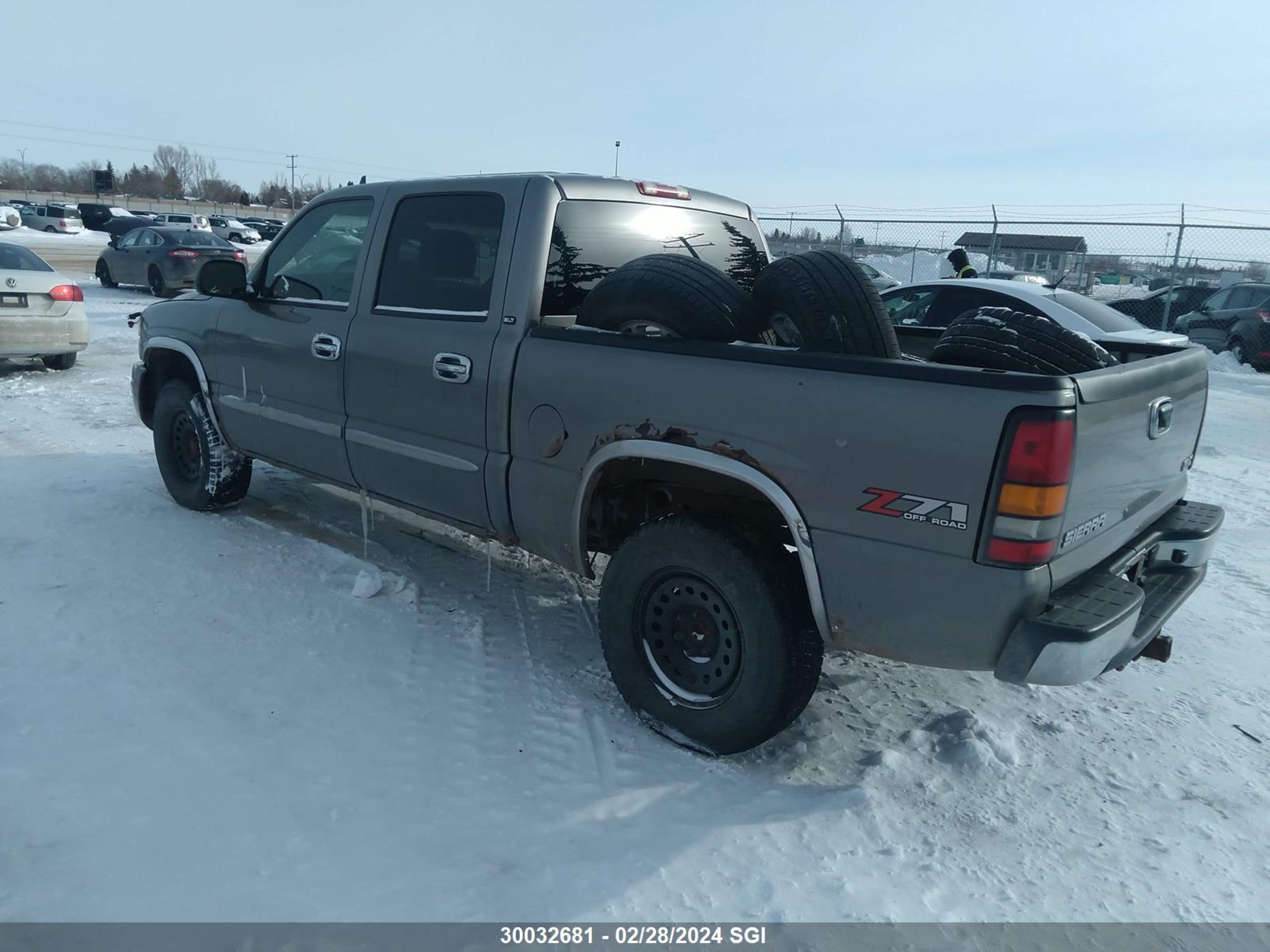 Photo 2 VIN: 2GTEK13T061221669 - GMC NULL 