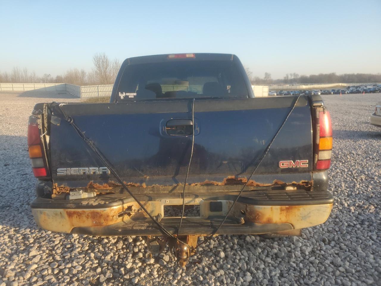 Photo 5 VIN: 2GTEK13T161349693 - GMC SIERRA 