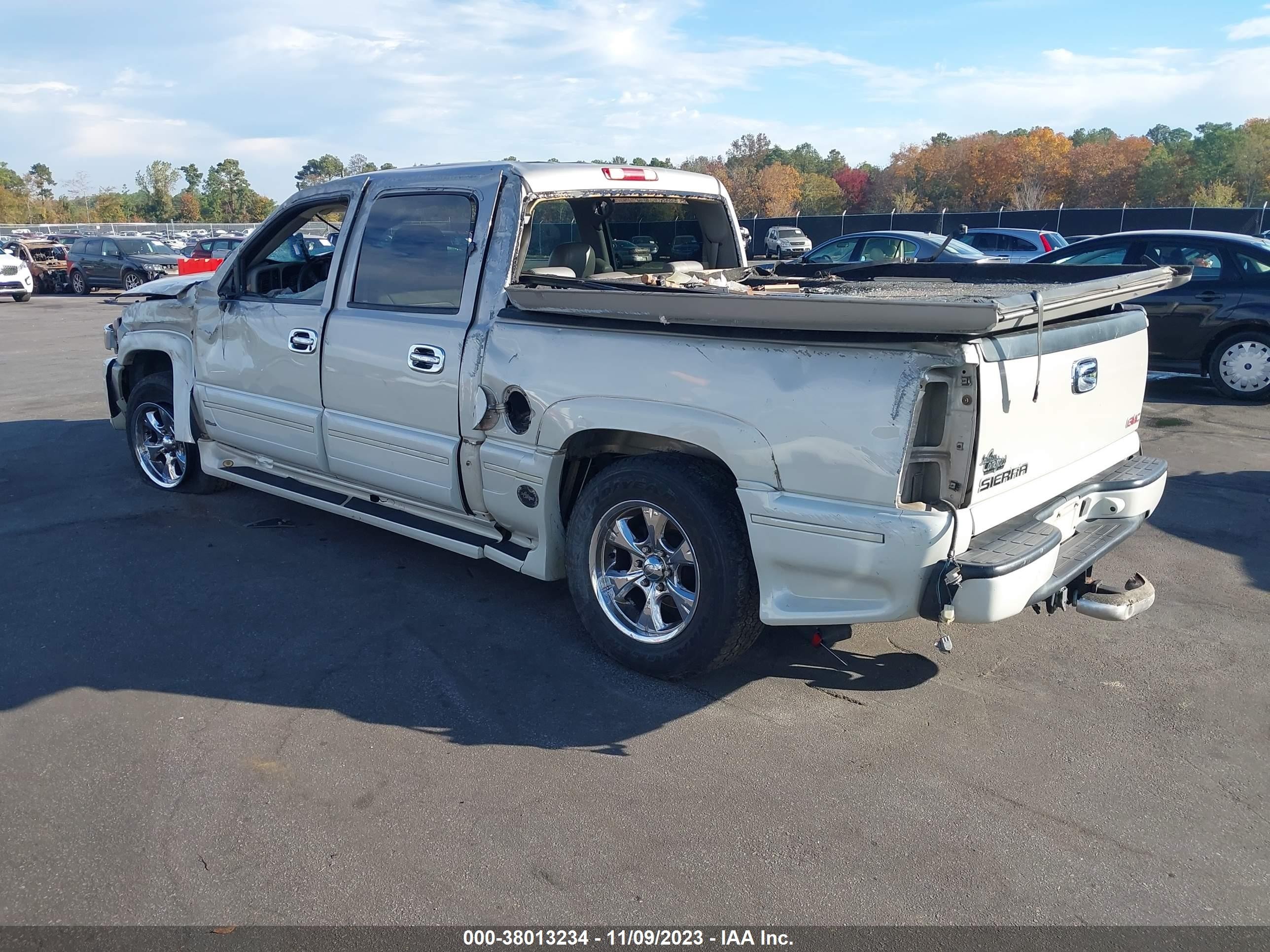 Photo 2 VIN: 2GTEK13T241301360 - GMC SIERRA 