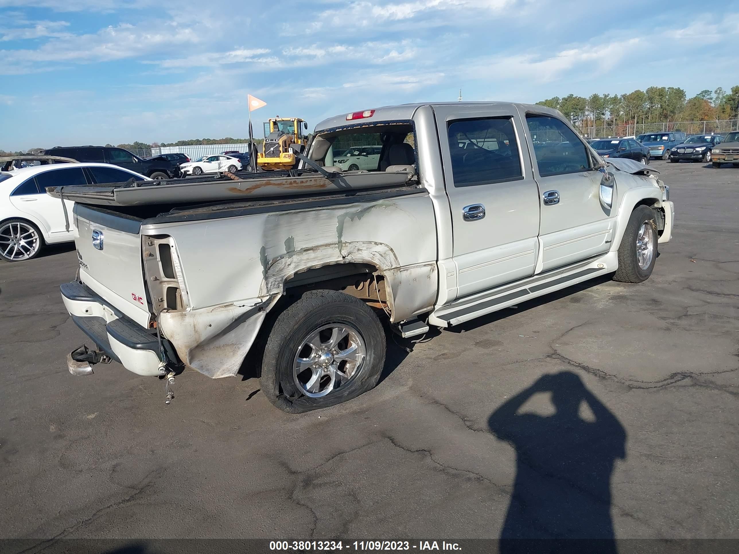 Photo 3 VIN: 2GTEK13T241301360 - GMC SIERRA 