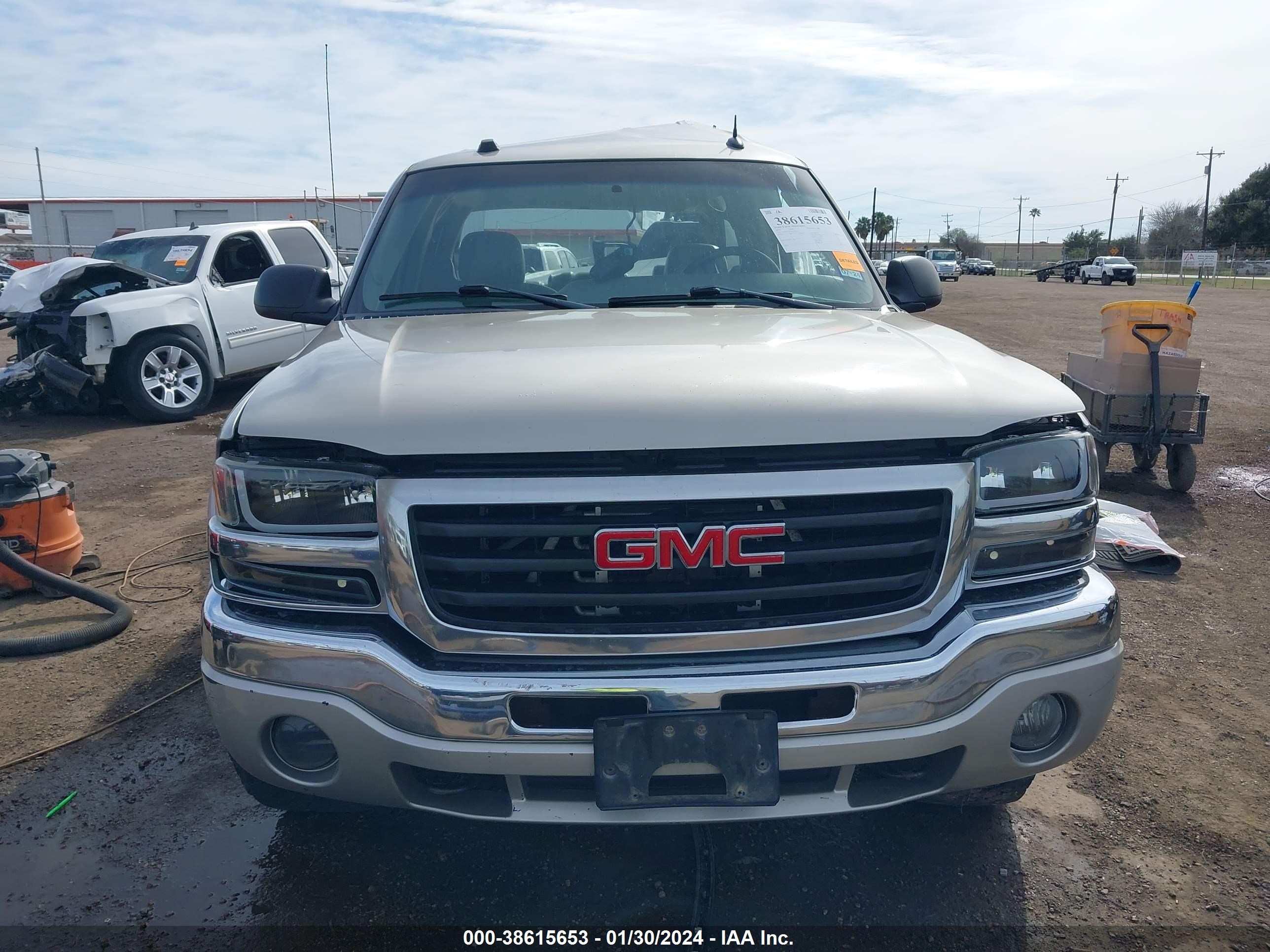 Photo 11 VIN: 2GTEK13T341317910 - GMC SIERRA 