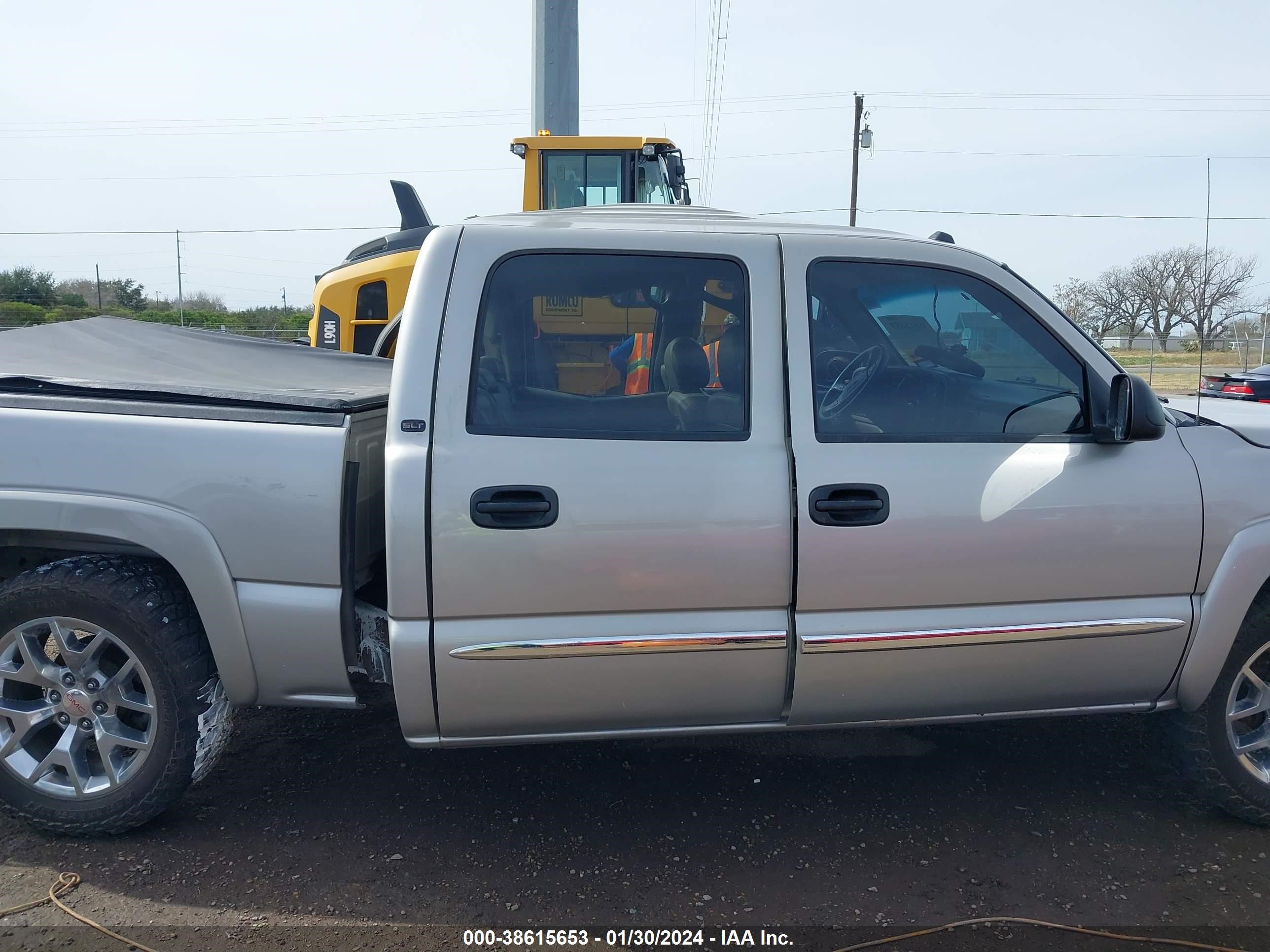 Photo 12 VIN: 2GTEK13T341317910 - GMC SIERRA 