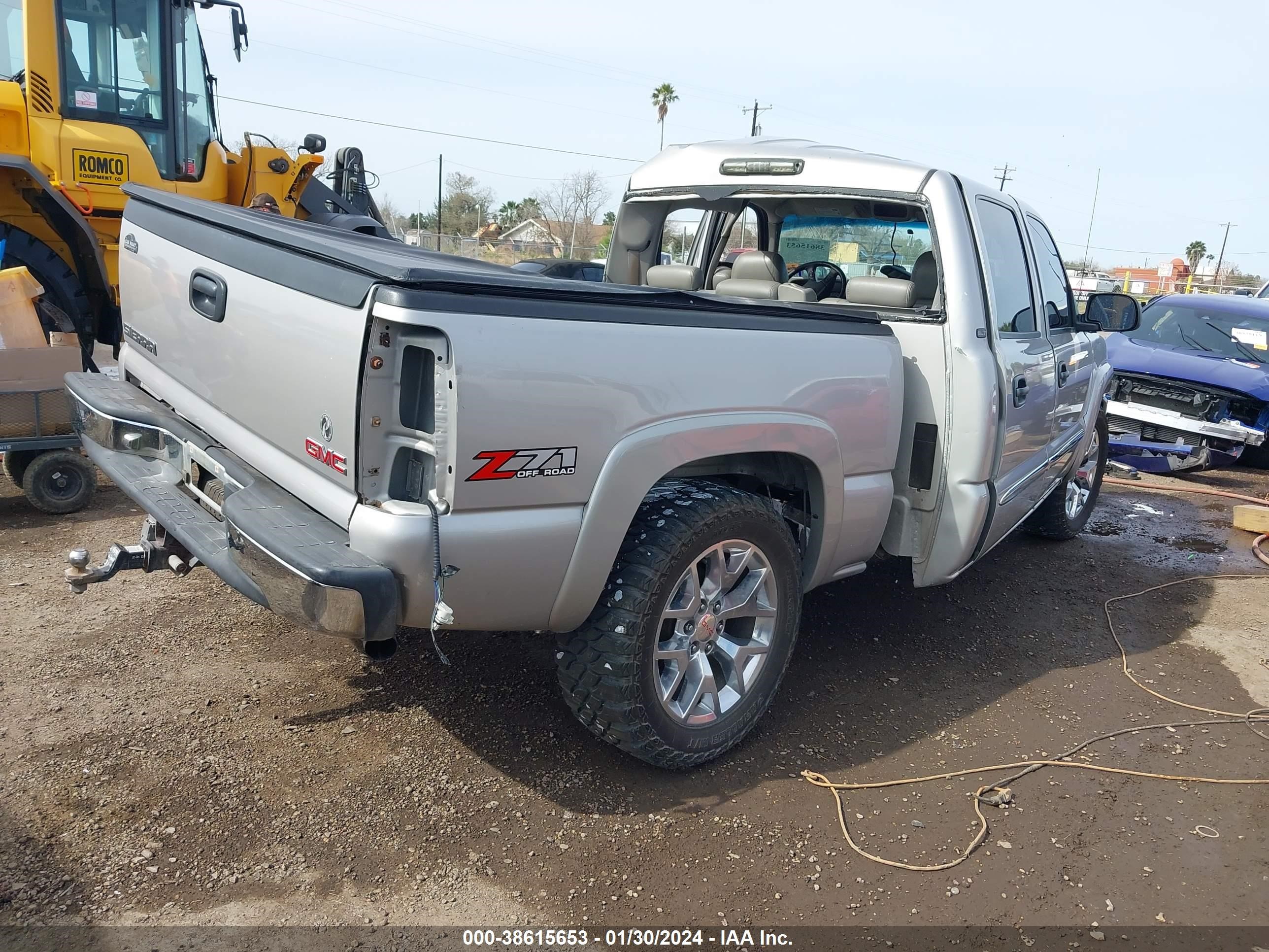 Photo 3 VIN: 2GTEK13T341317910 - GMC SIERRA 