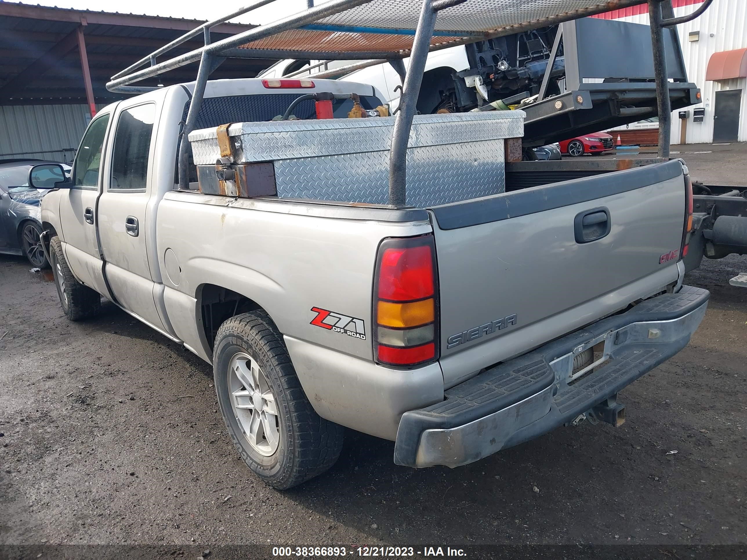 Photo 2 VIN: 2GTEK13T351329072 - GMC SIERRA 