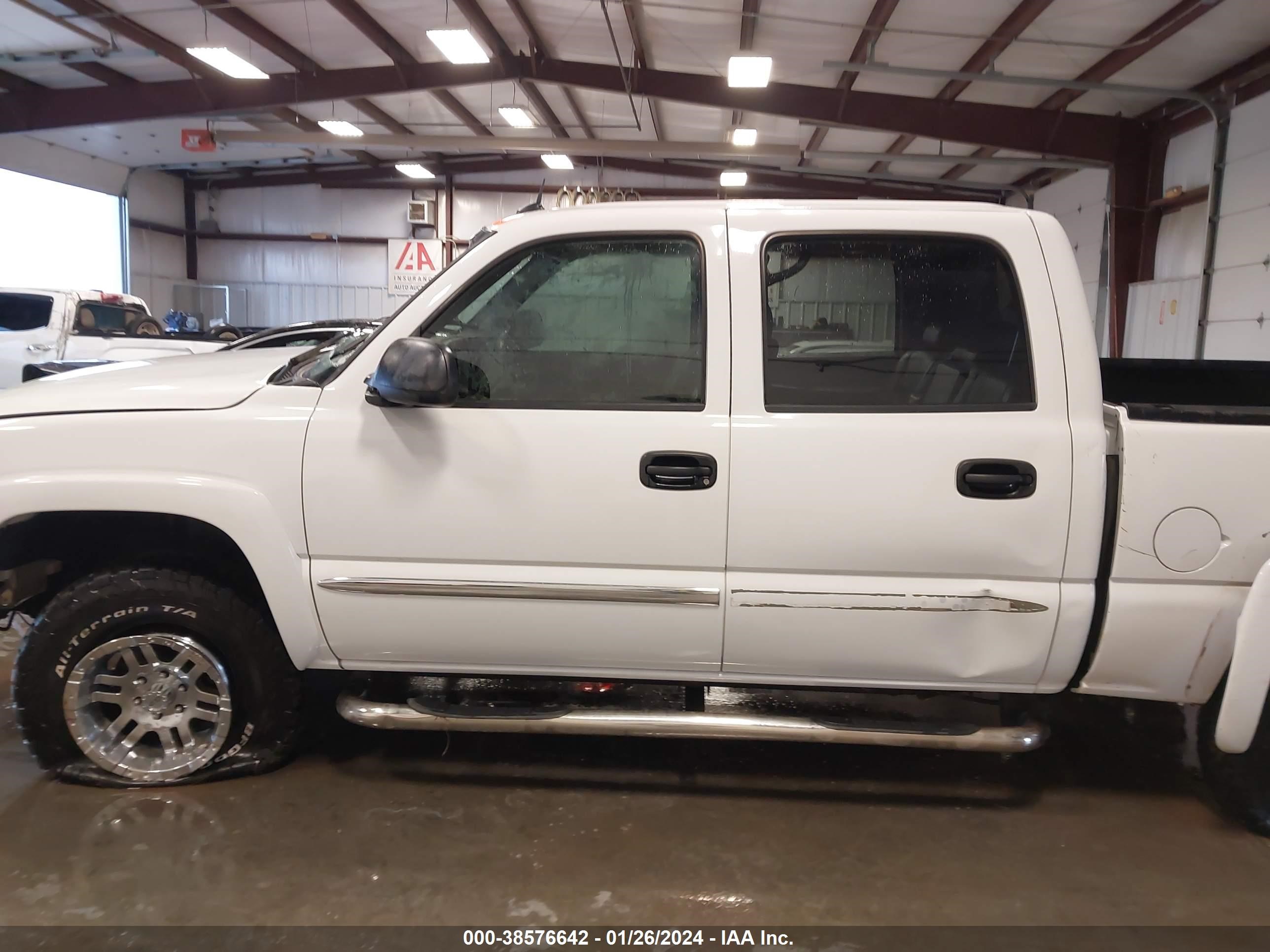 Photo 14 VIN: 2GTEK13T651379819 - GMC SIERRA 