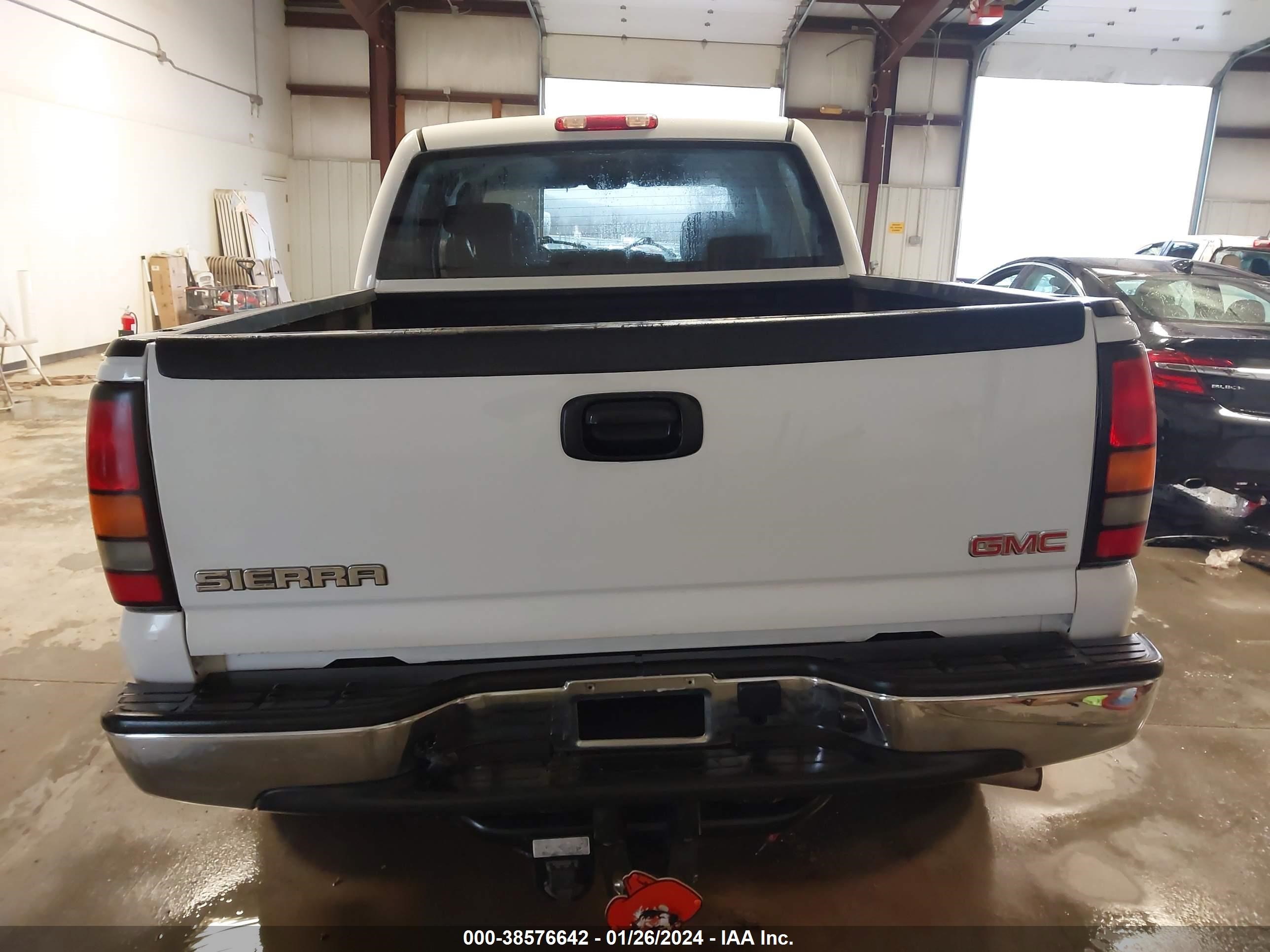 Photo 16 VIN: 2GTEK13T651379819 - GMC SIERRA 