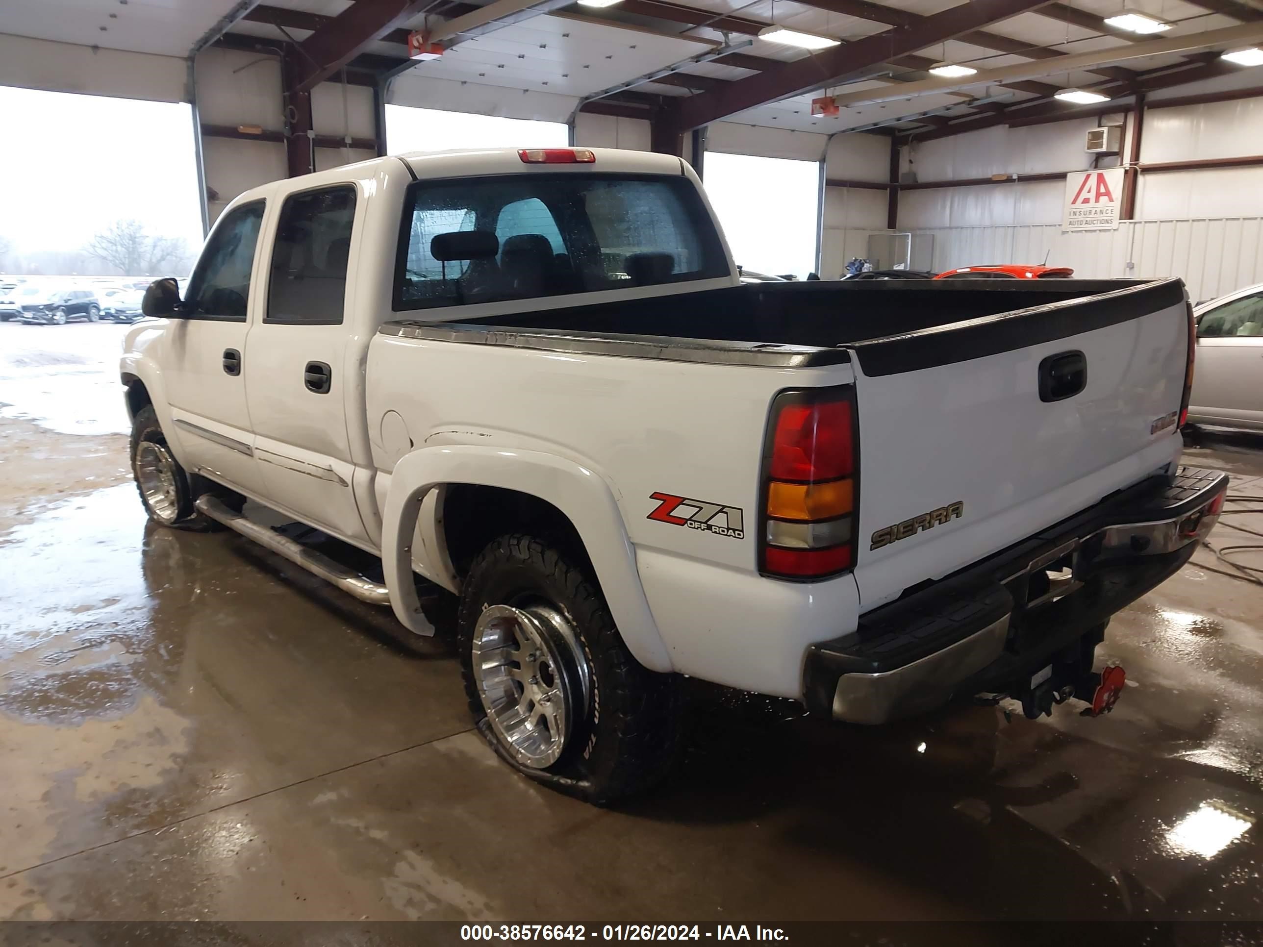 Photo 3 VIN: 2GTEK13T651379819 - GMC SIERRA 