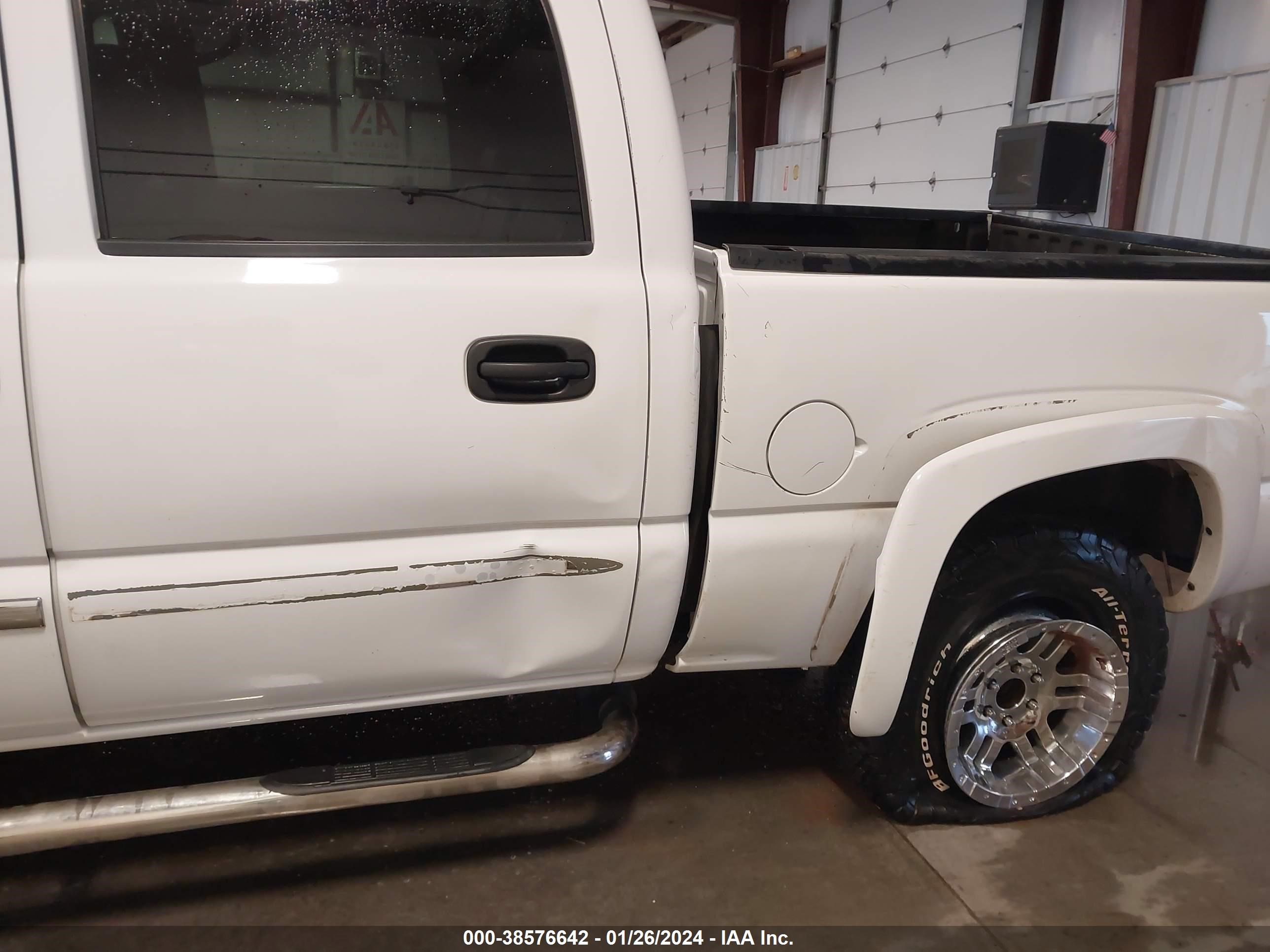 Photo 6 VIN: 2GTEK13T651379819 - GMC SIERRA 