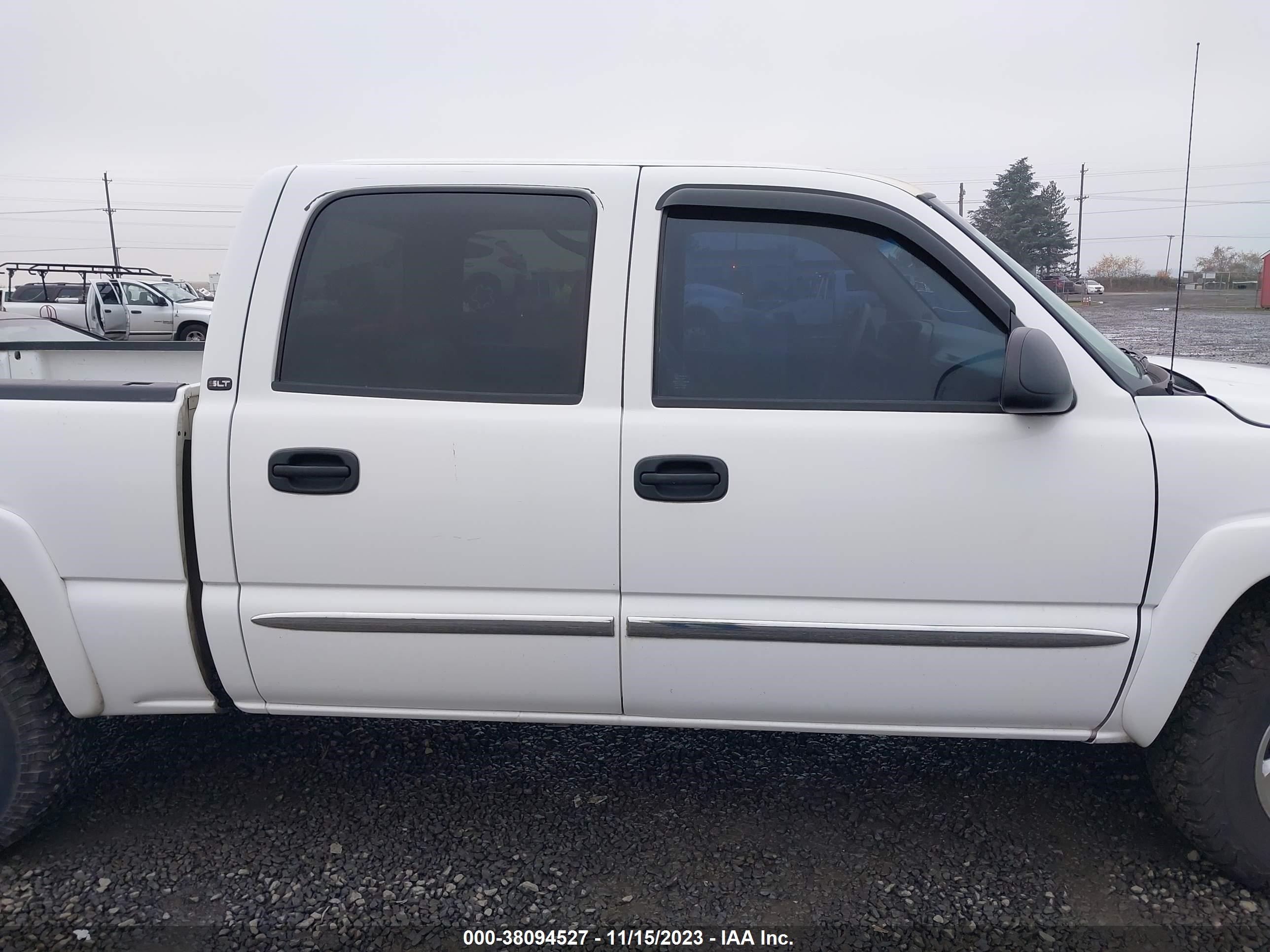 Photo 12 VIN: 2GTEK13T761161664 - GMC SIERRA 