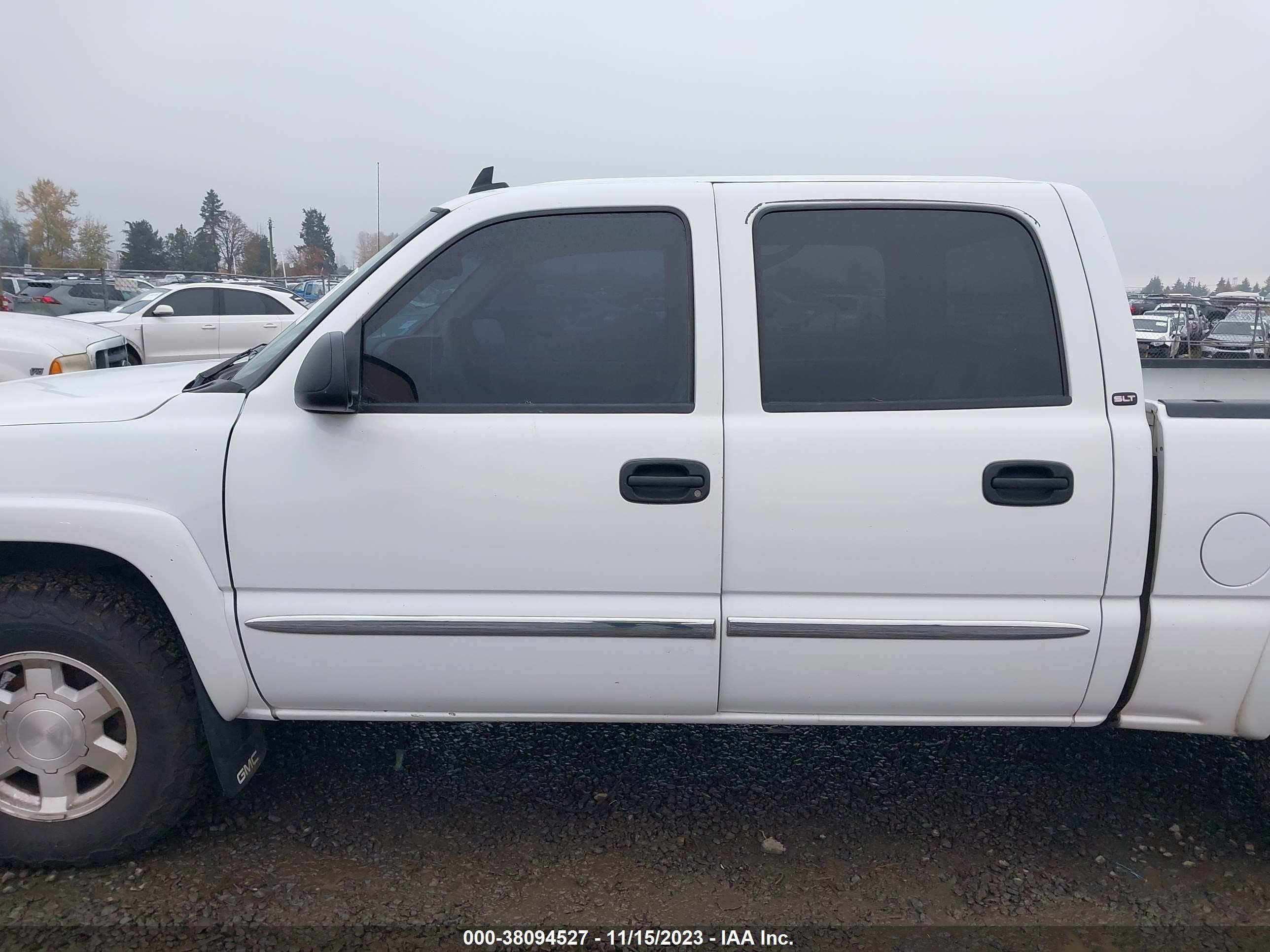 Photo 13 VIN: 2GTEK13T761161664 - GMC SIERRA 