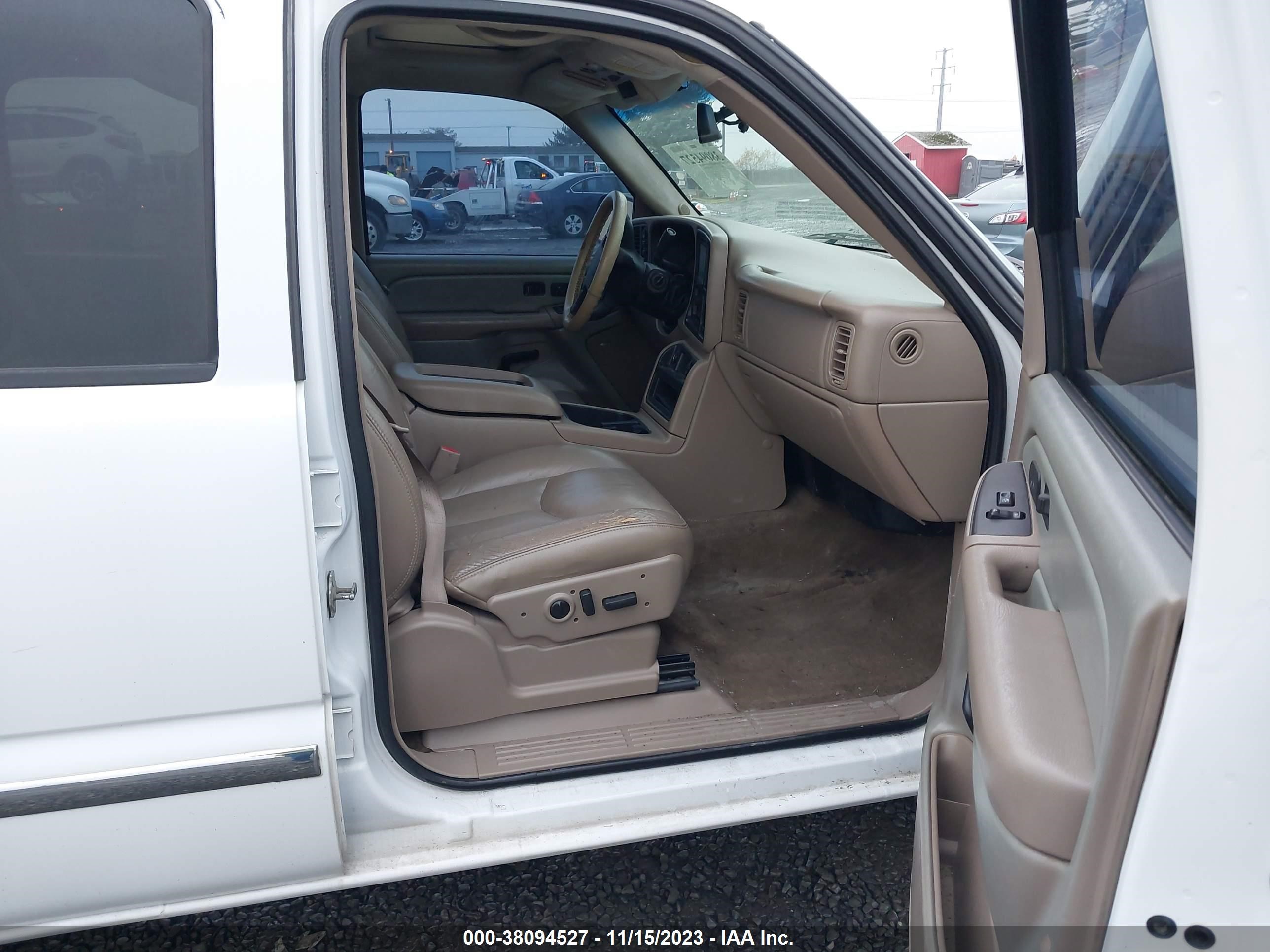 Photo 4 VIN: 2GTEK13T761161664 - GMC SIERRA 