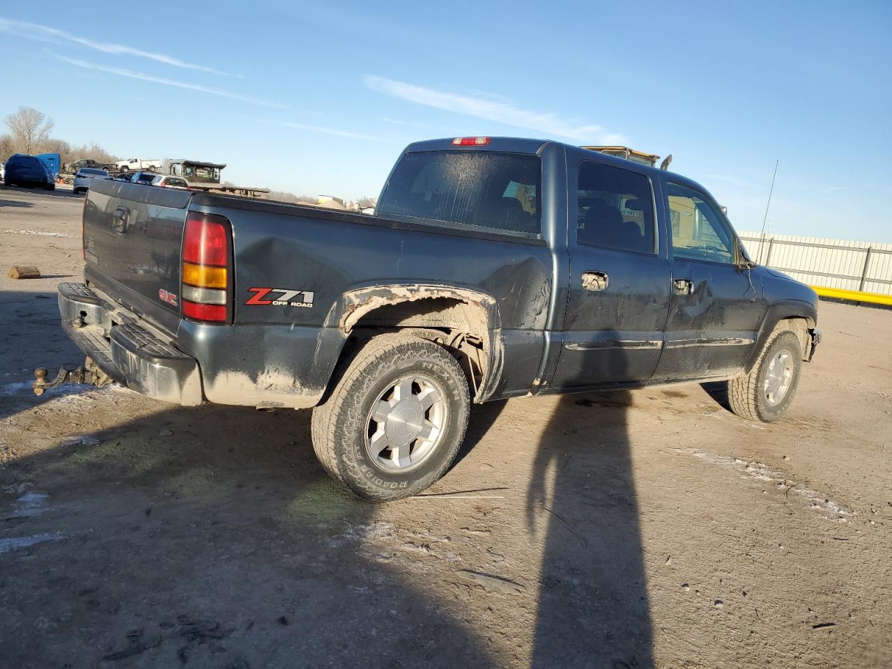 Photo 2 VIN: 2GTEK13Z071112876 - GMC SIERRA 