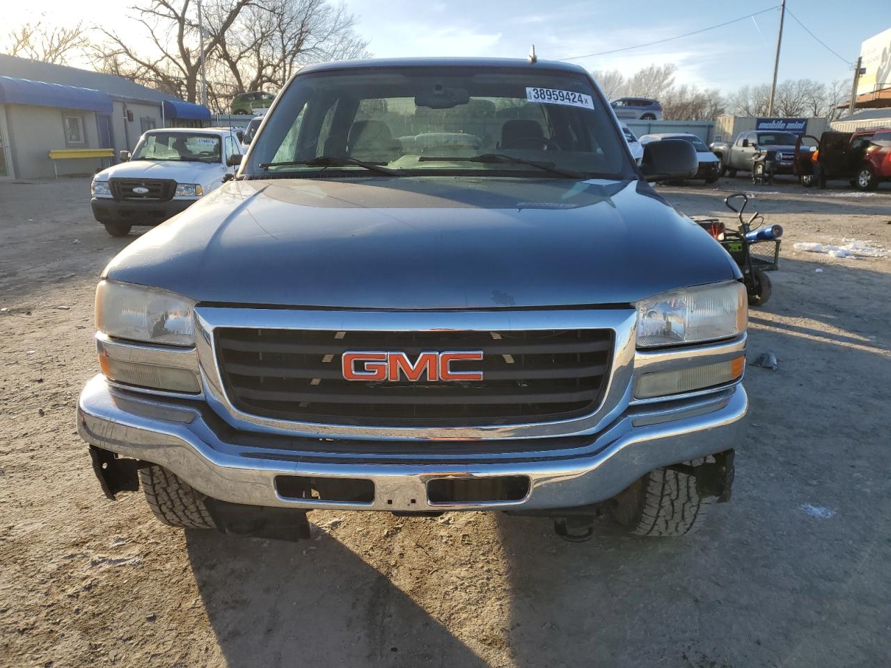 Photo 4 VIN: 2GTEK13Z071112876 - GMC SIERRA 