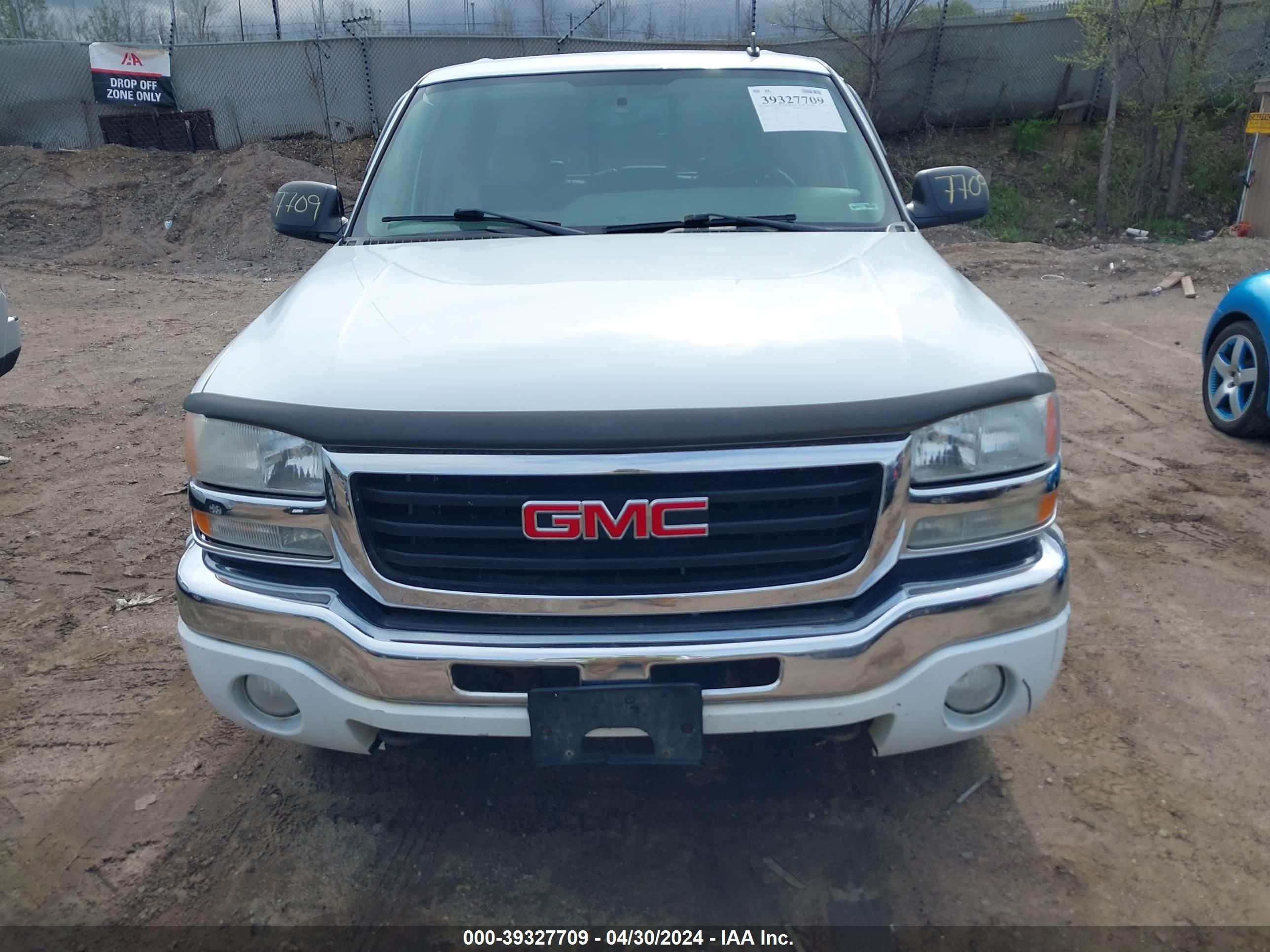 Photo 5 VIN: 2GTEK13Z271121126 - GMC SIERRA 