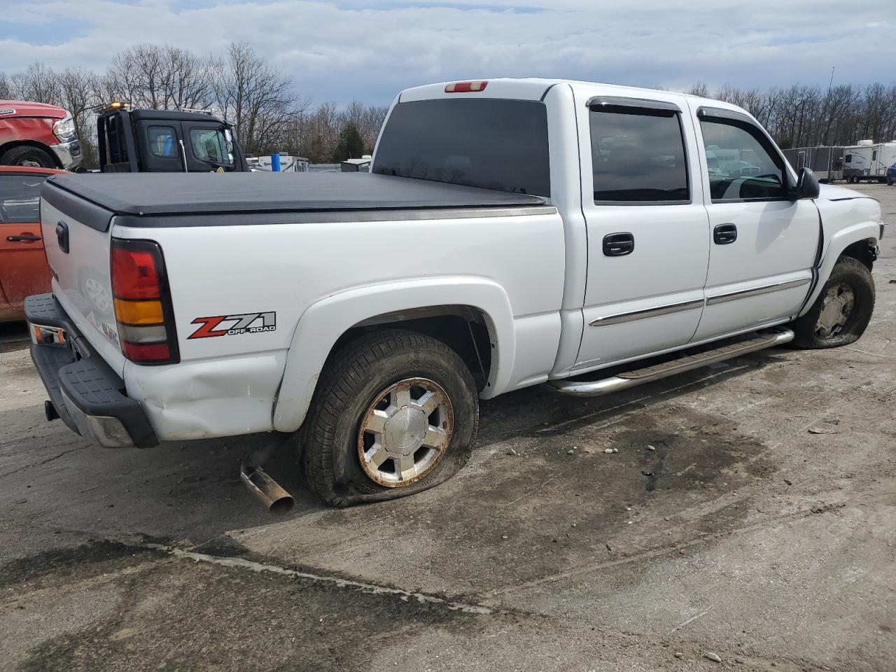 Photo 2 VIN: 2GTEK13Z561303823 - GMC SIERRA 