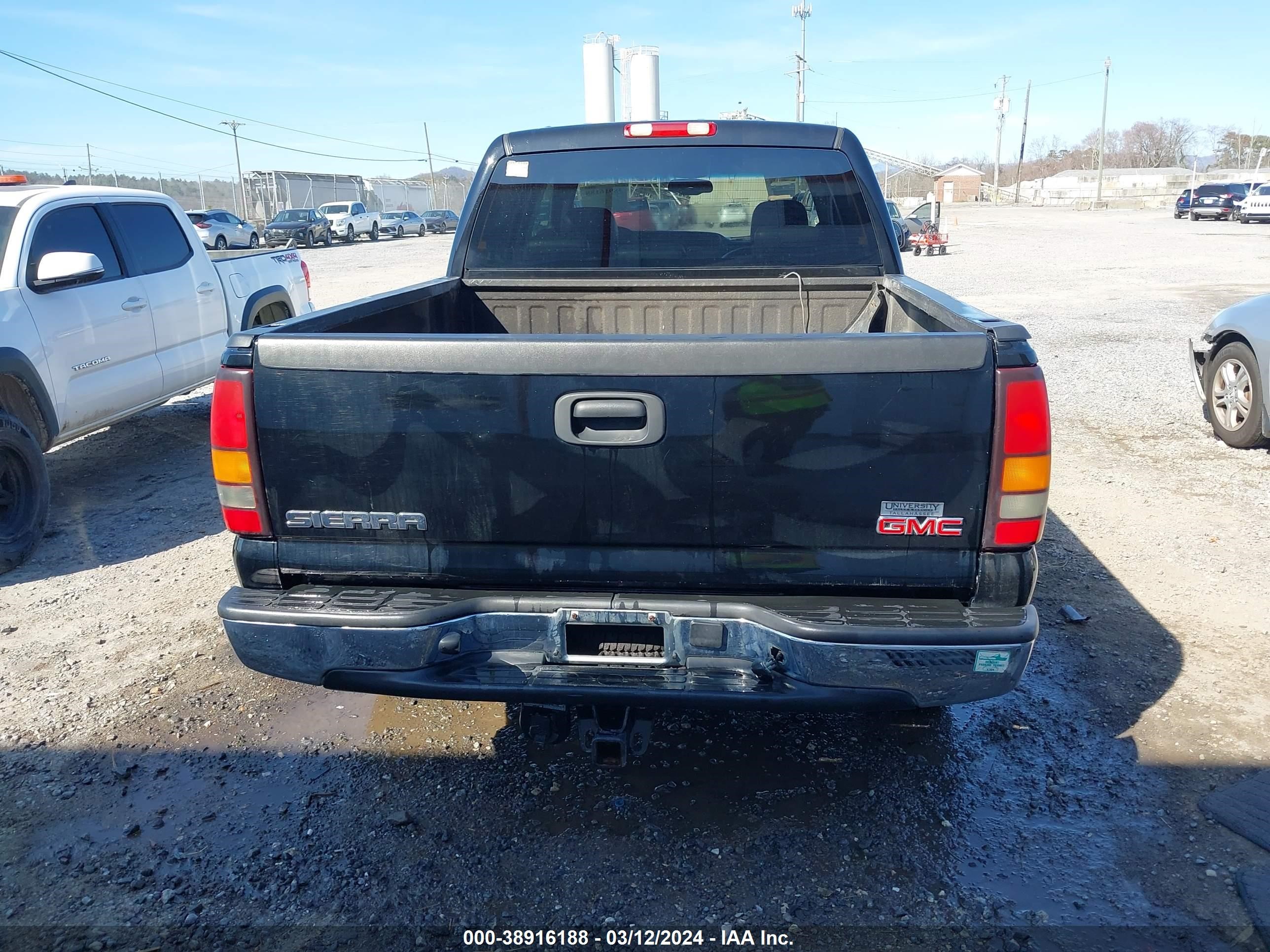 Photo 15 VIN: 2GTEK13Z861282076 - GMC SIERRA 