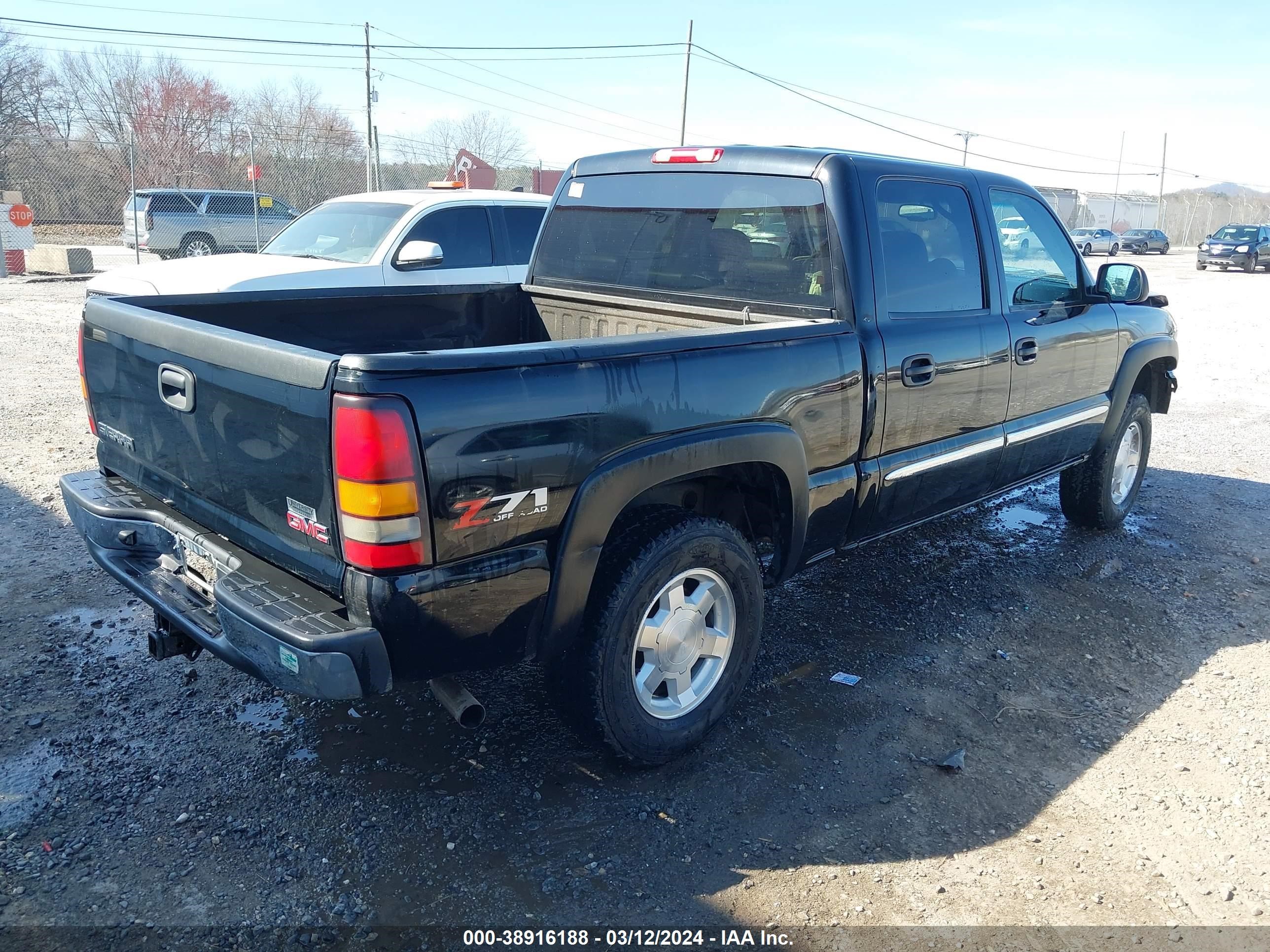 Photo 3 VIN: 2GTEK13Z861282076 - GMC SIERRA 