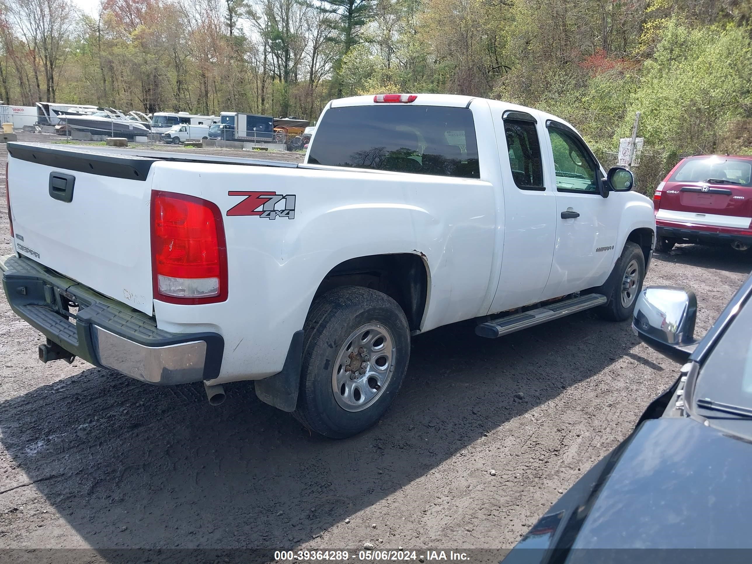 Photo 3 VIN: 2GTEK190581291829 - GMC SIERRA 