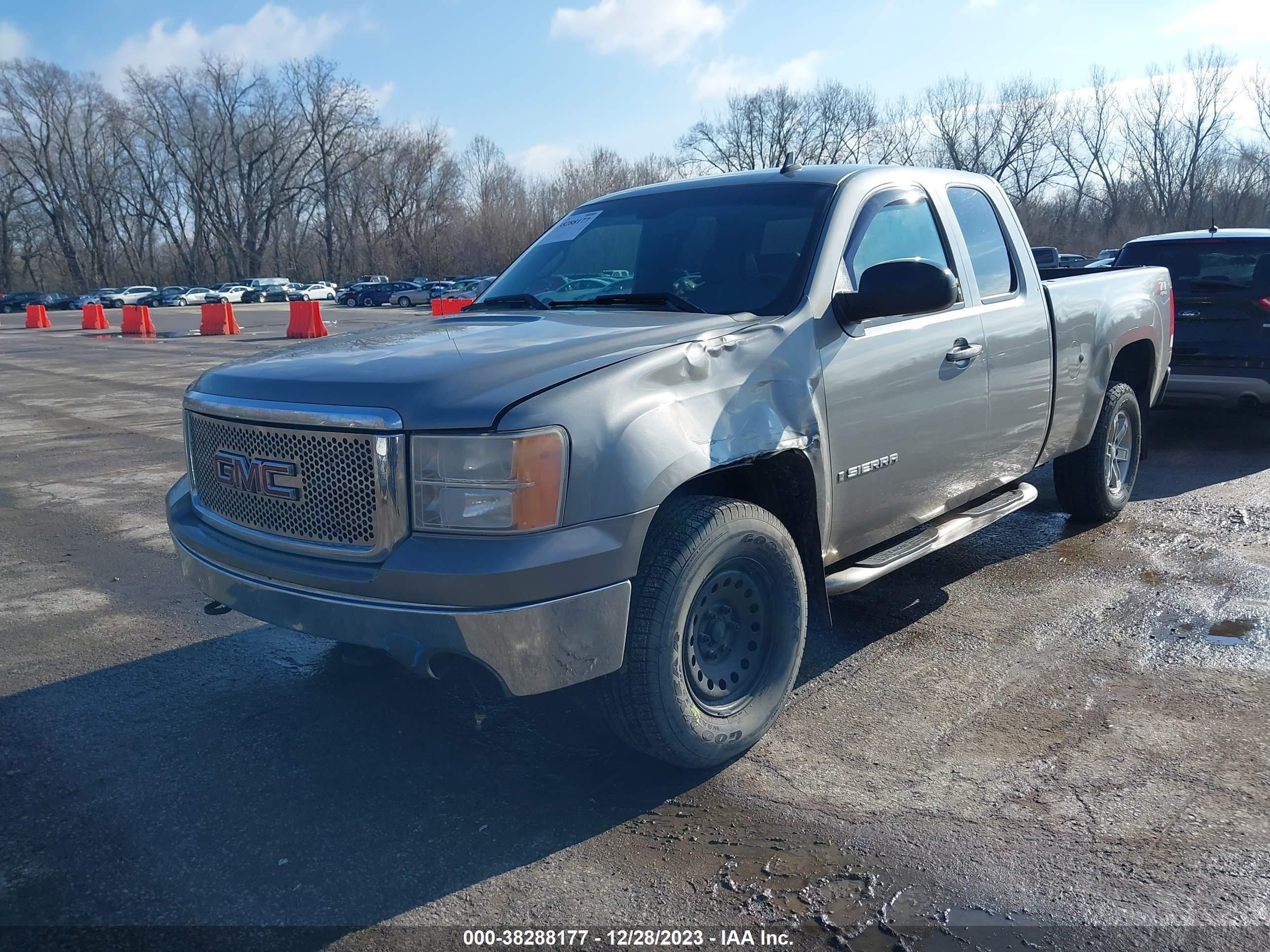 Photo 1 VIN: 2GTEK190981258946 - GMC SIERRA 