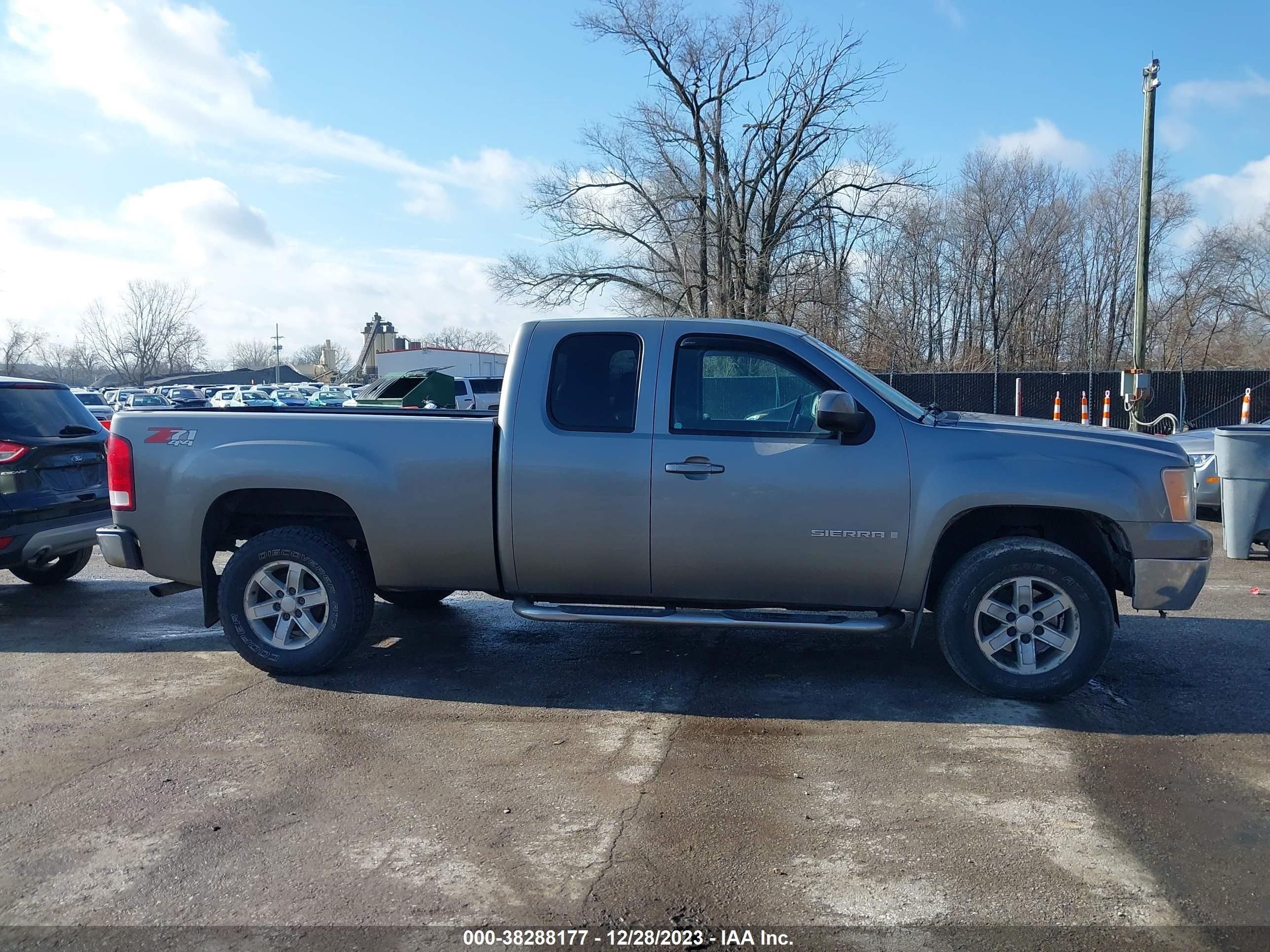 Photo 13 VIN: 2GTEK190981258946 - GMC SIERRA 