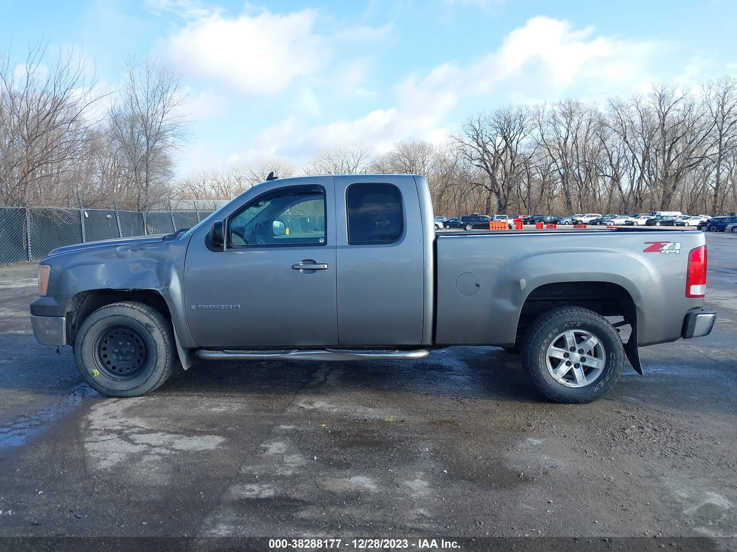 Photo 14 VIN: 2GTEK190981258946 - GMC SIERRA 