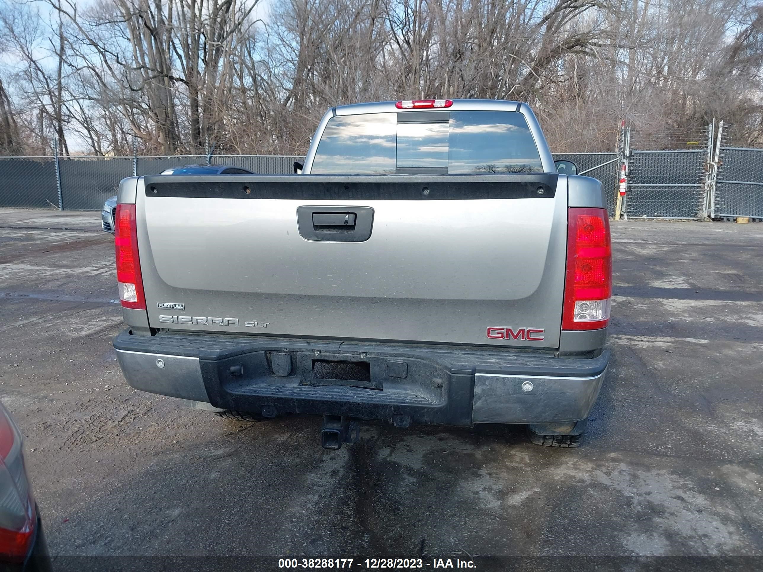 Photo 16 VIN: 2GTEK190981258946 - GMC SIERRA 