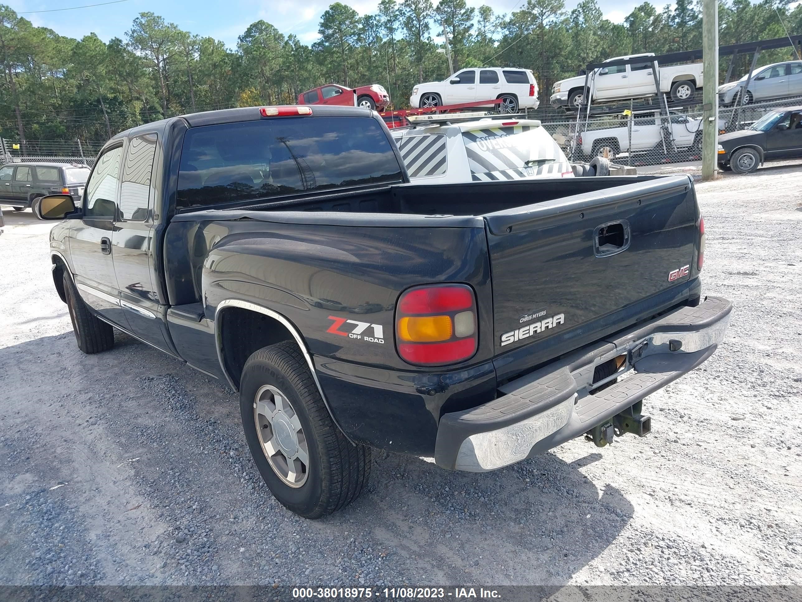 Photo 2 VIN: 2GTEK19B061100137 - GMC SIERRA 