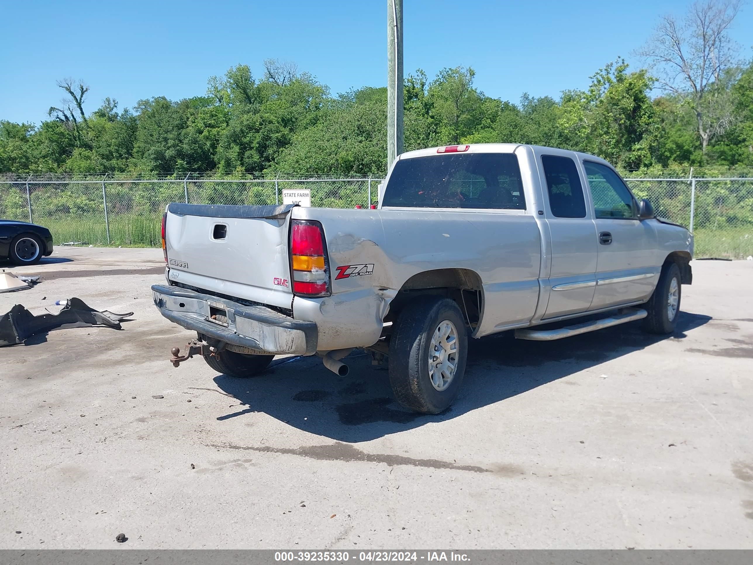 Photo 3 VIN: 2GTEK19B151271039 - GMC SIERRA 