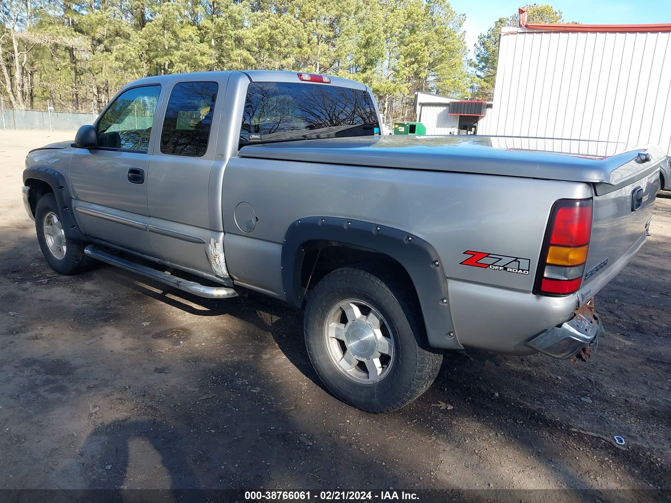 Photo 2 VIN: 2GTEK19B851238099 - GMC SIERRA 