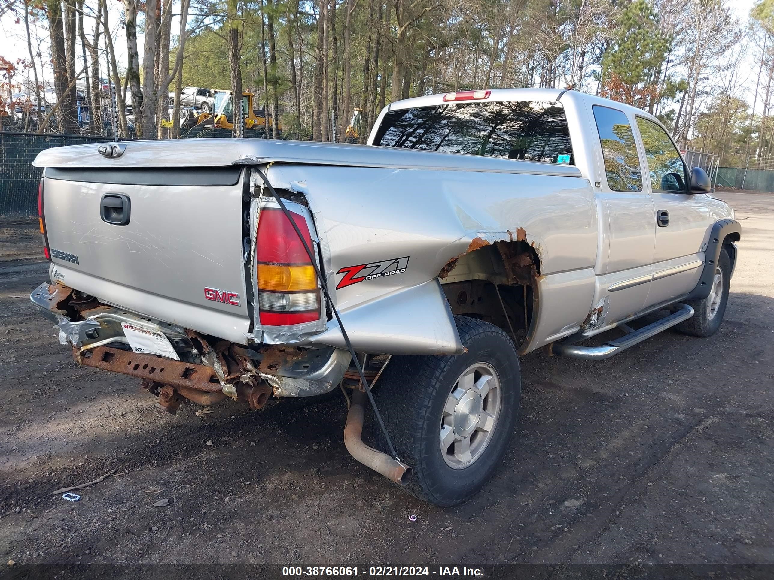 Photo 3 VIN: 2GTEK19B851238099 - GMC SIERRA 