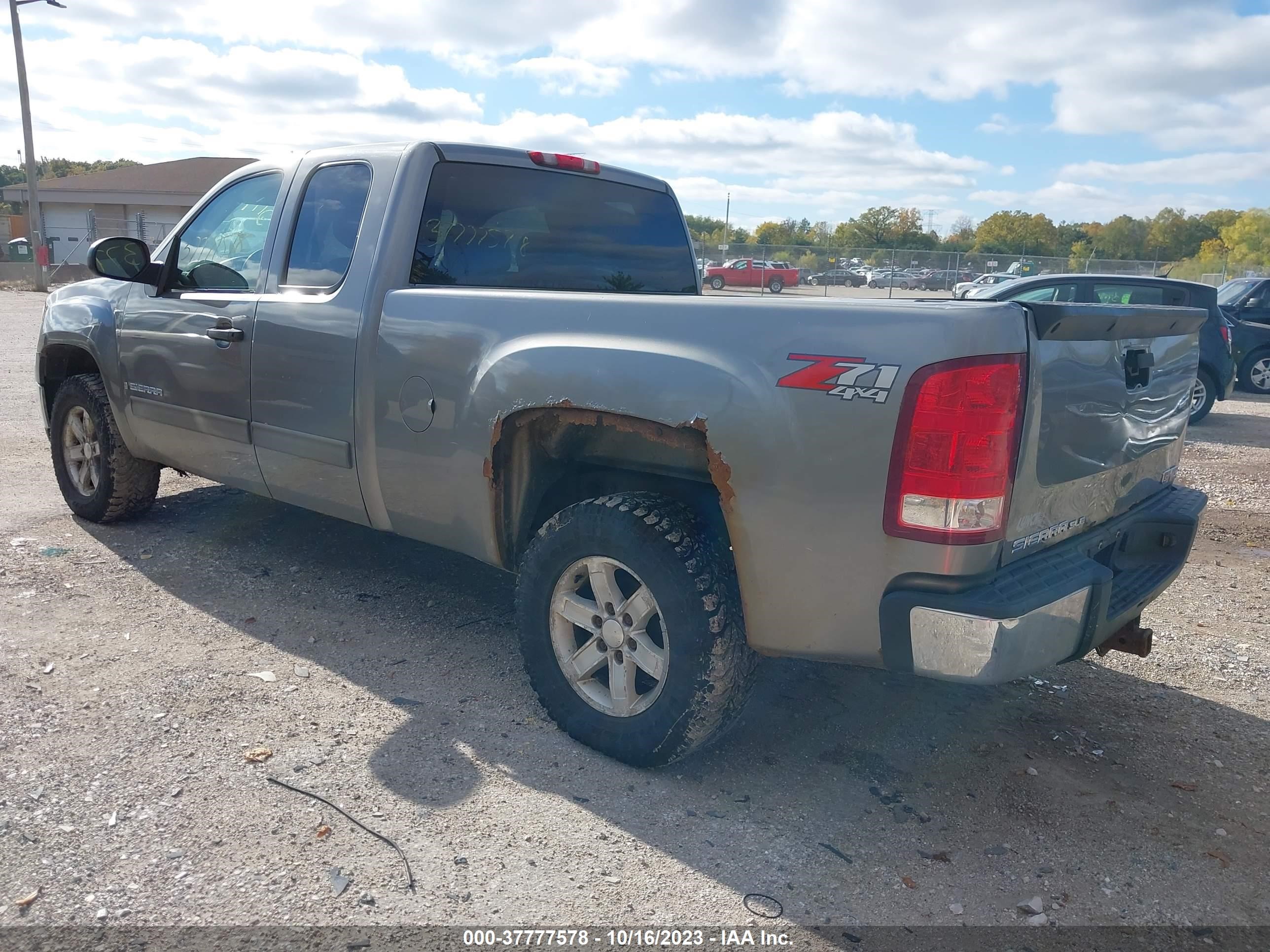 Photo 2 VIN: 2GTEK19J171656918 - GMC SIERRA 