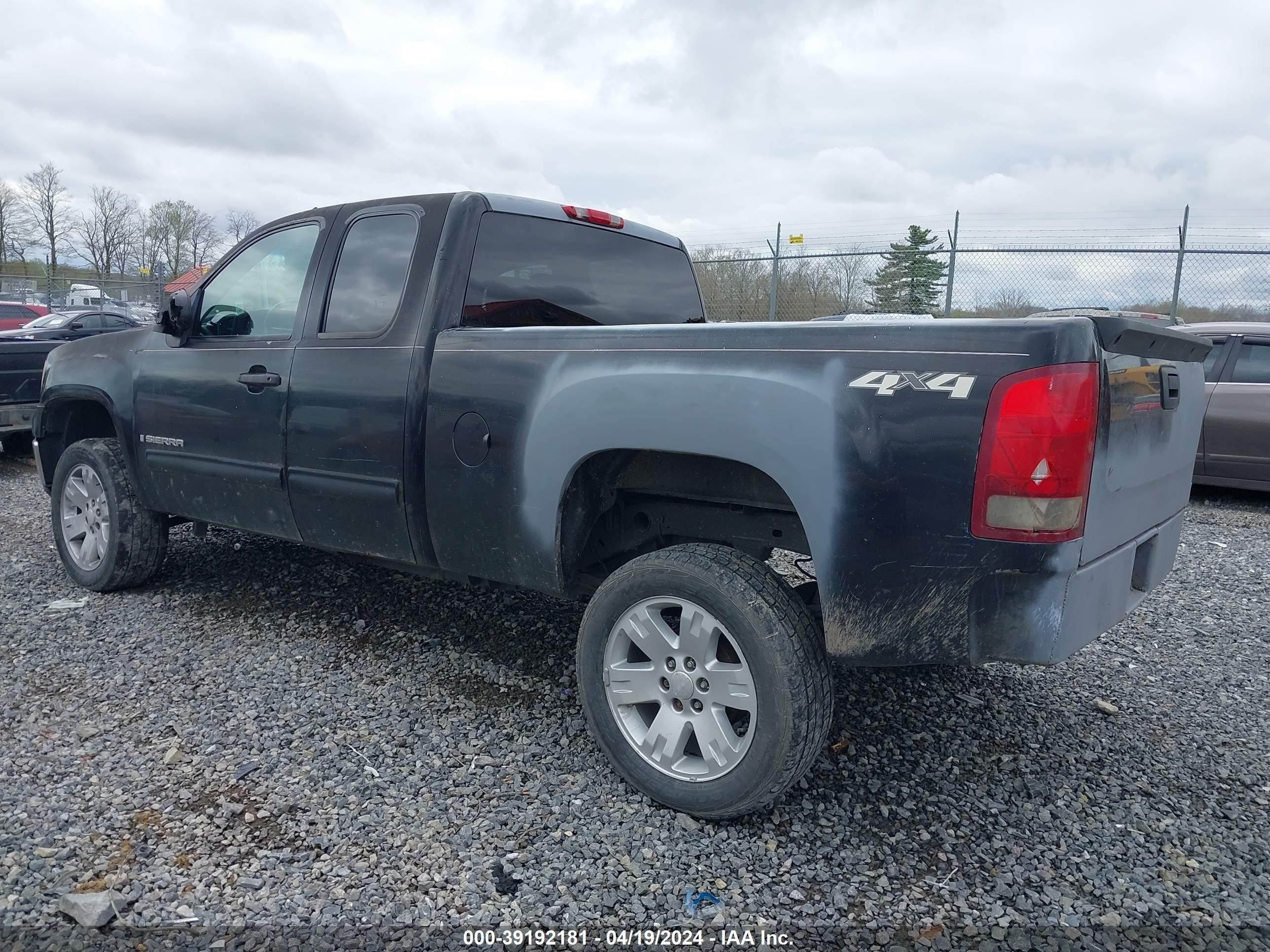 Photo 2 VIN: 2GTEK19J281245089 - GMC SIERRA 