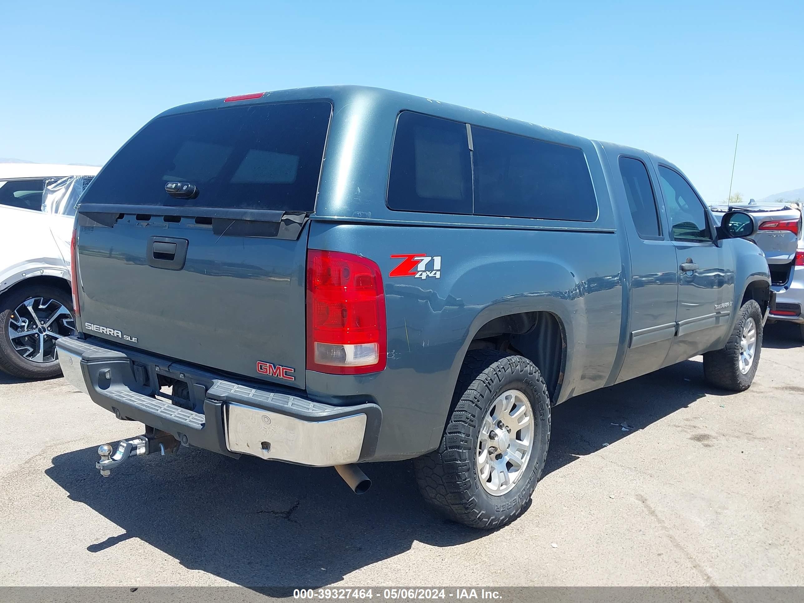 Photo 3 VIN: 2GTEK19J281263351 - GMC SIERRA 