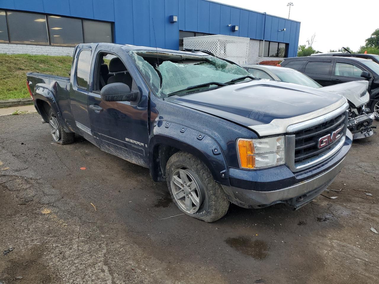 Photo 3 VIN: 2GTEK19J381215602 - GMC SIERRA 