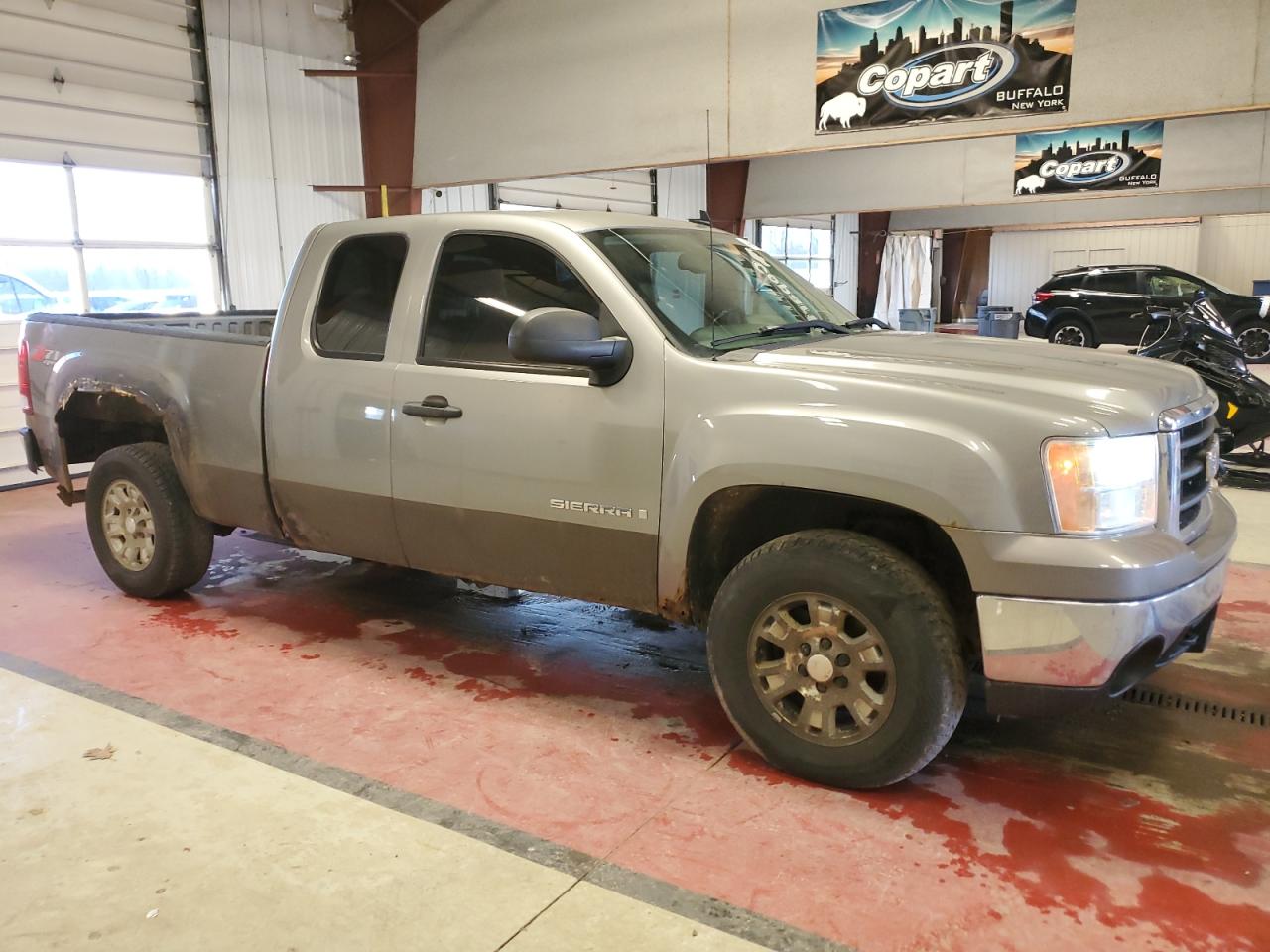 Photo 3 VIN: 2GTEK19J481219335 - GMC SIERRA 