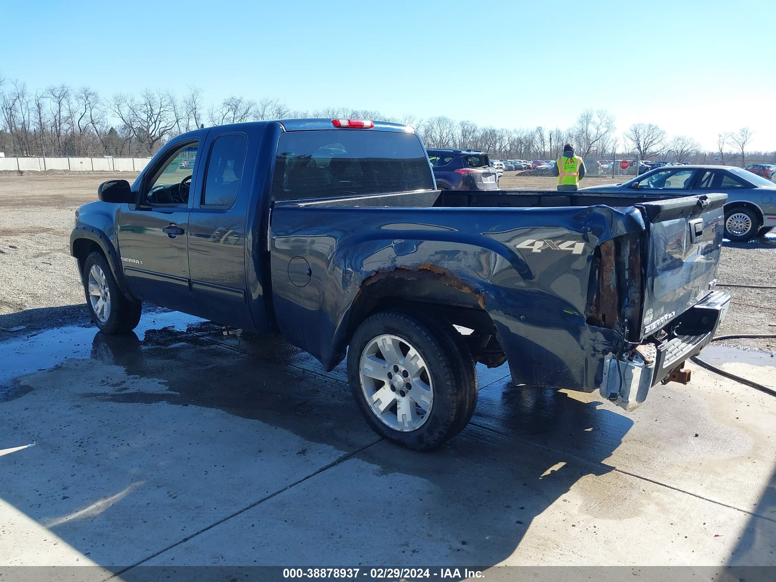 Photo 2 VIN: 2GTEK19J481280037 - GMC SIERRA 