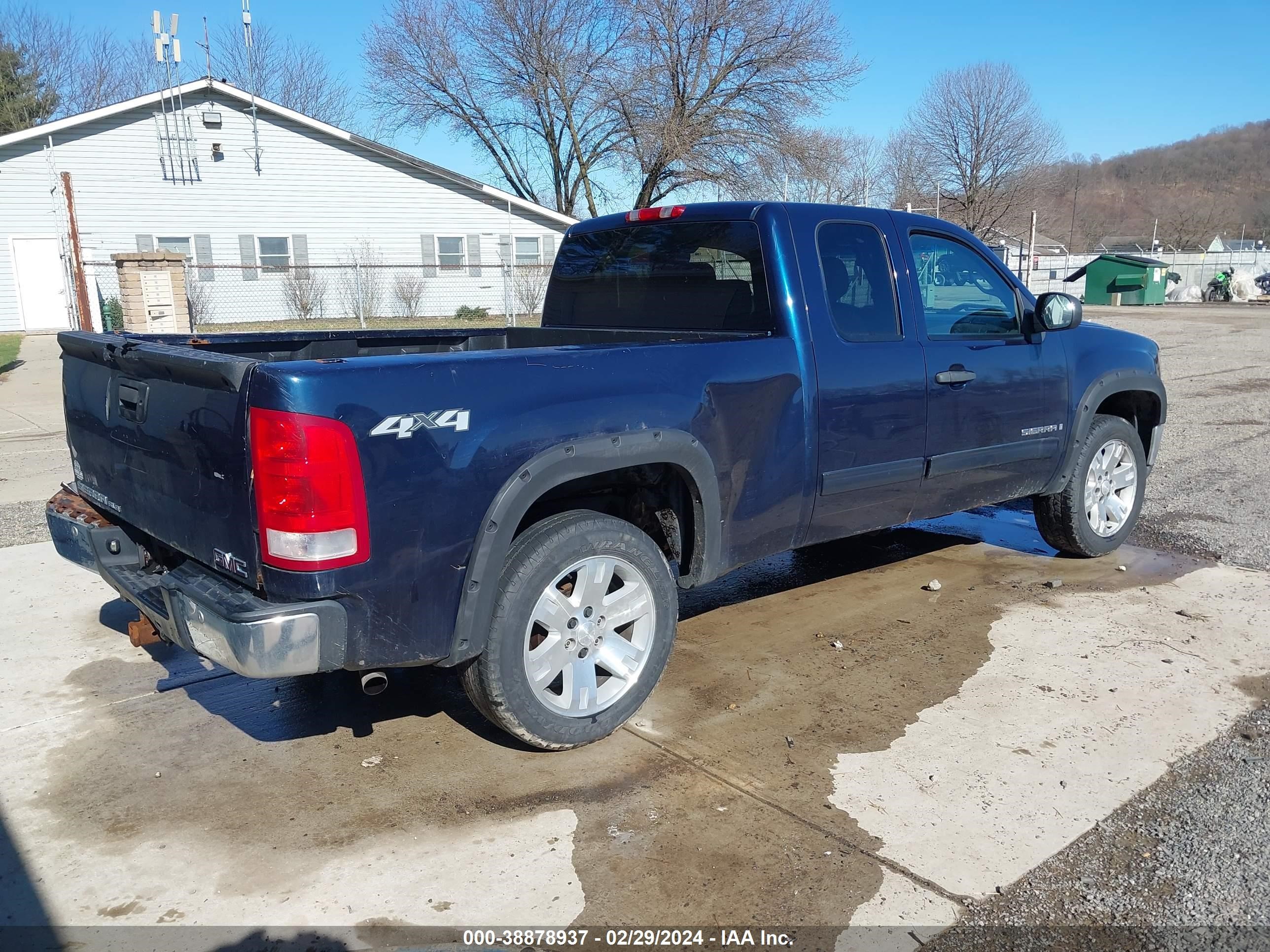 Photo 3 VIN: 2GTEK19J481280037 - GMC SIERRA 