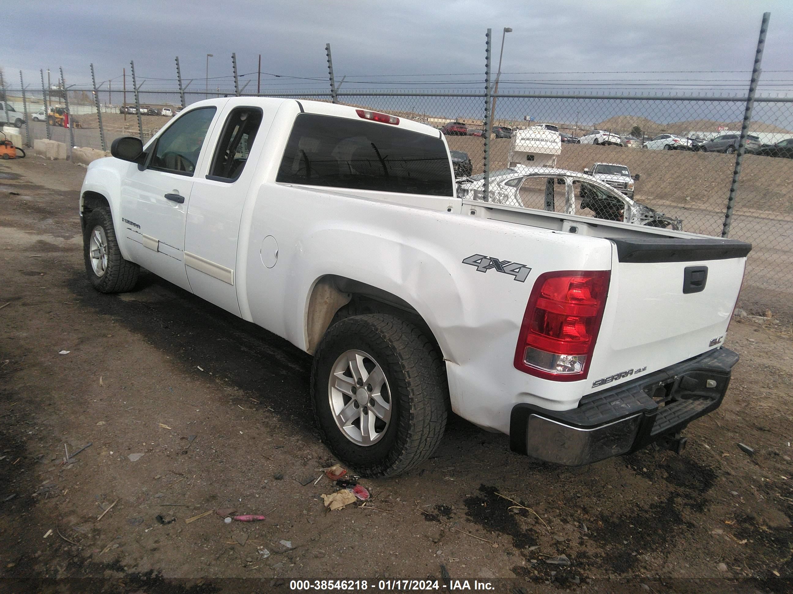 Photo 2 VIN: 2GTEK19J881241256 - GMC SIERRA 