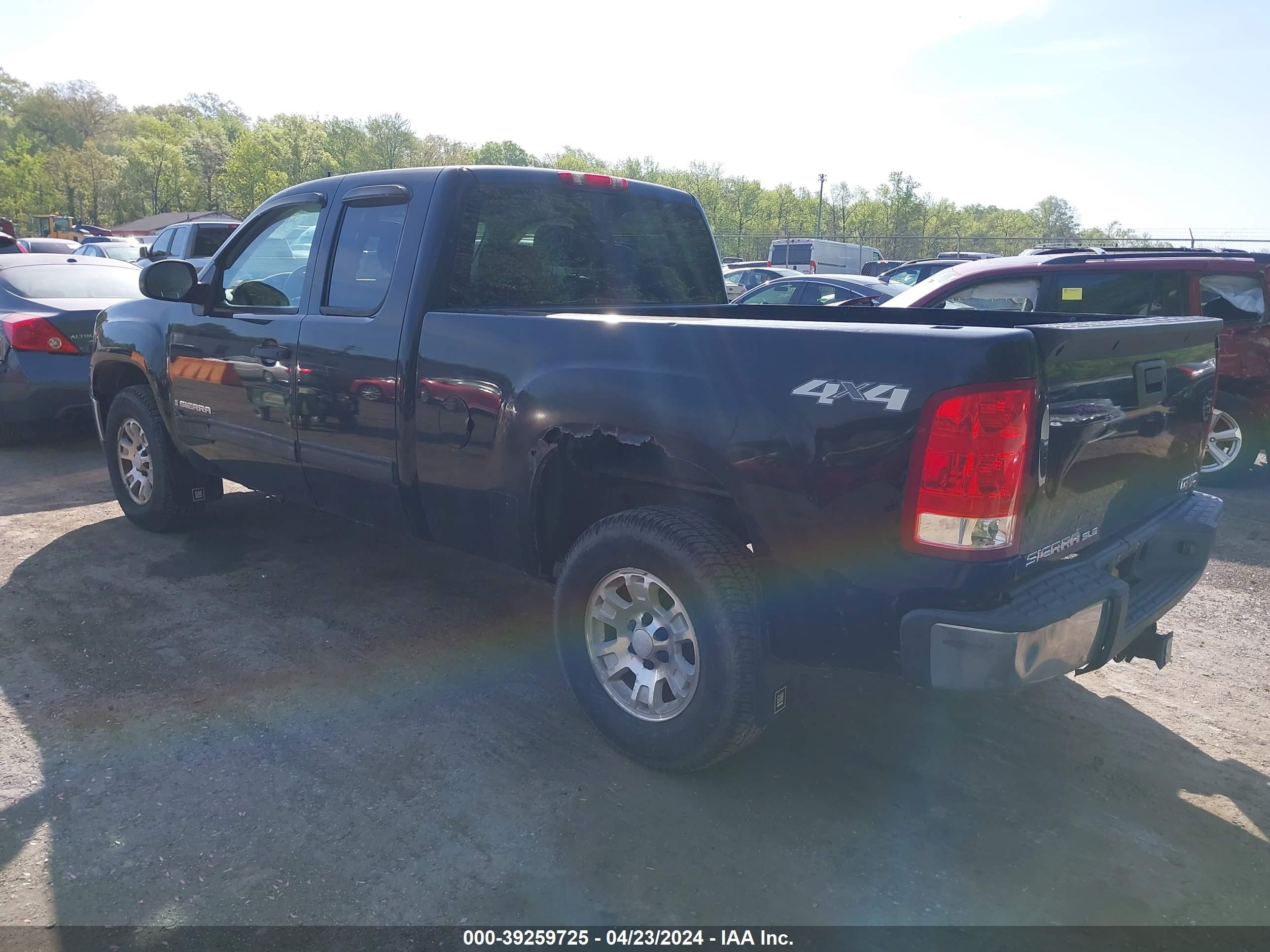 Photo 2 VIN: 2GTEK19J981239824 - GMC SIERRA 